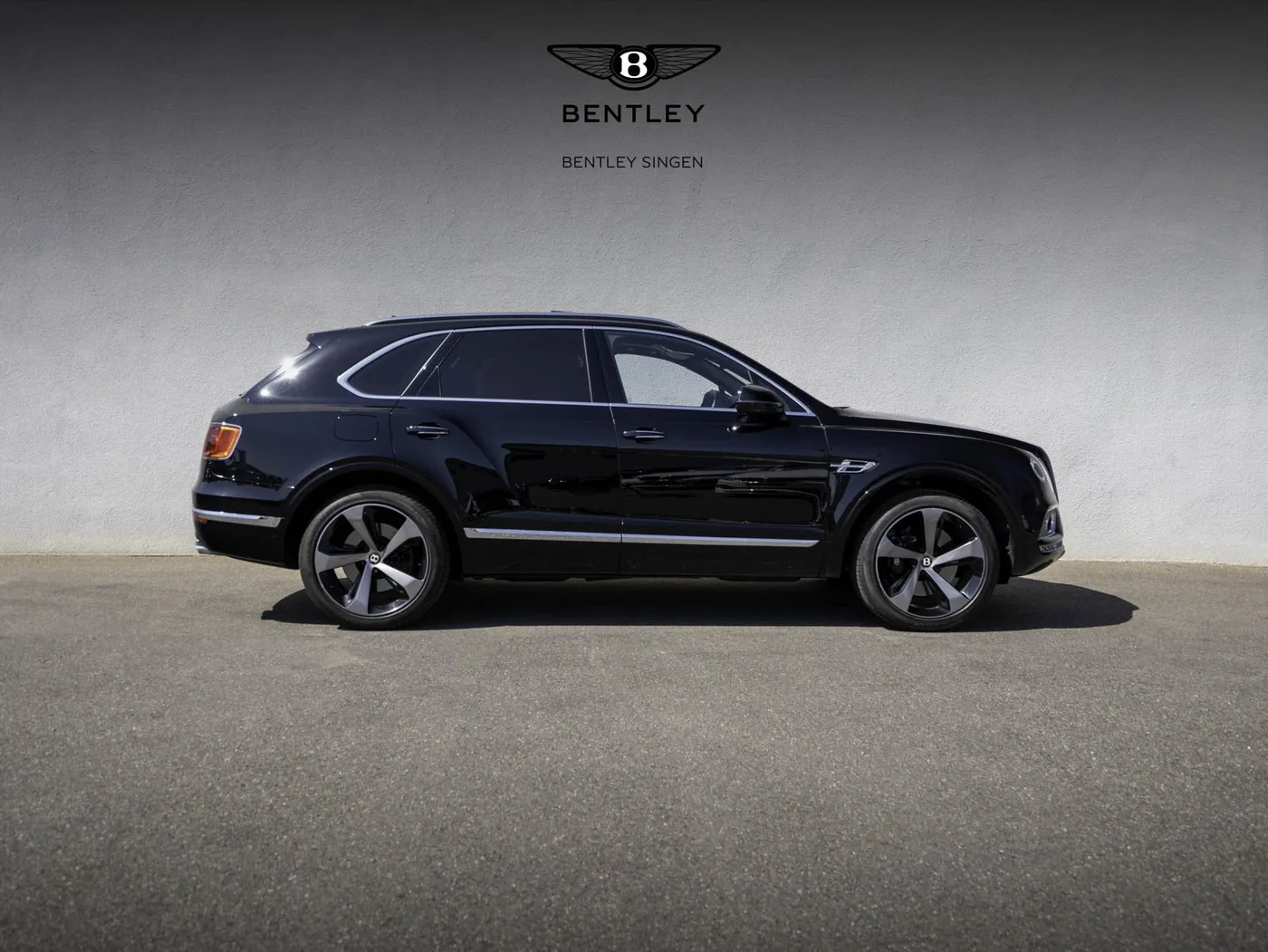2019 Bentley Bentayga V8 offered by a specialist dealer in Singen, Germany, photo 3 of 25