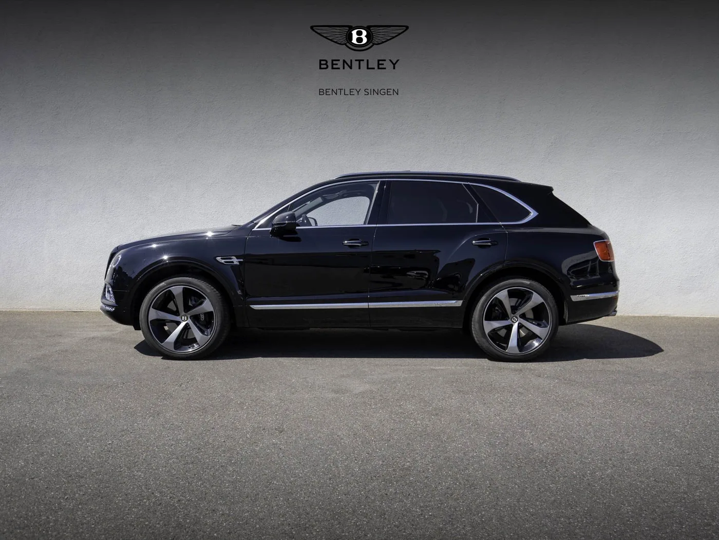 2019 Bentley Bentayga V8 offered by a specialist dealer in Singen, Germany, photo 5 of 25