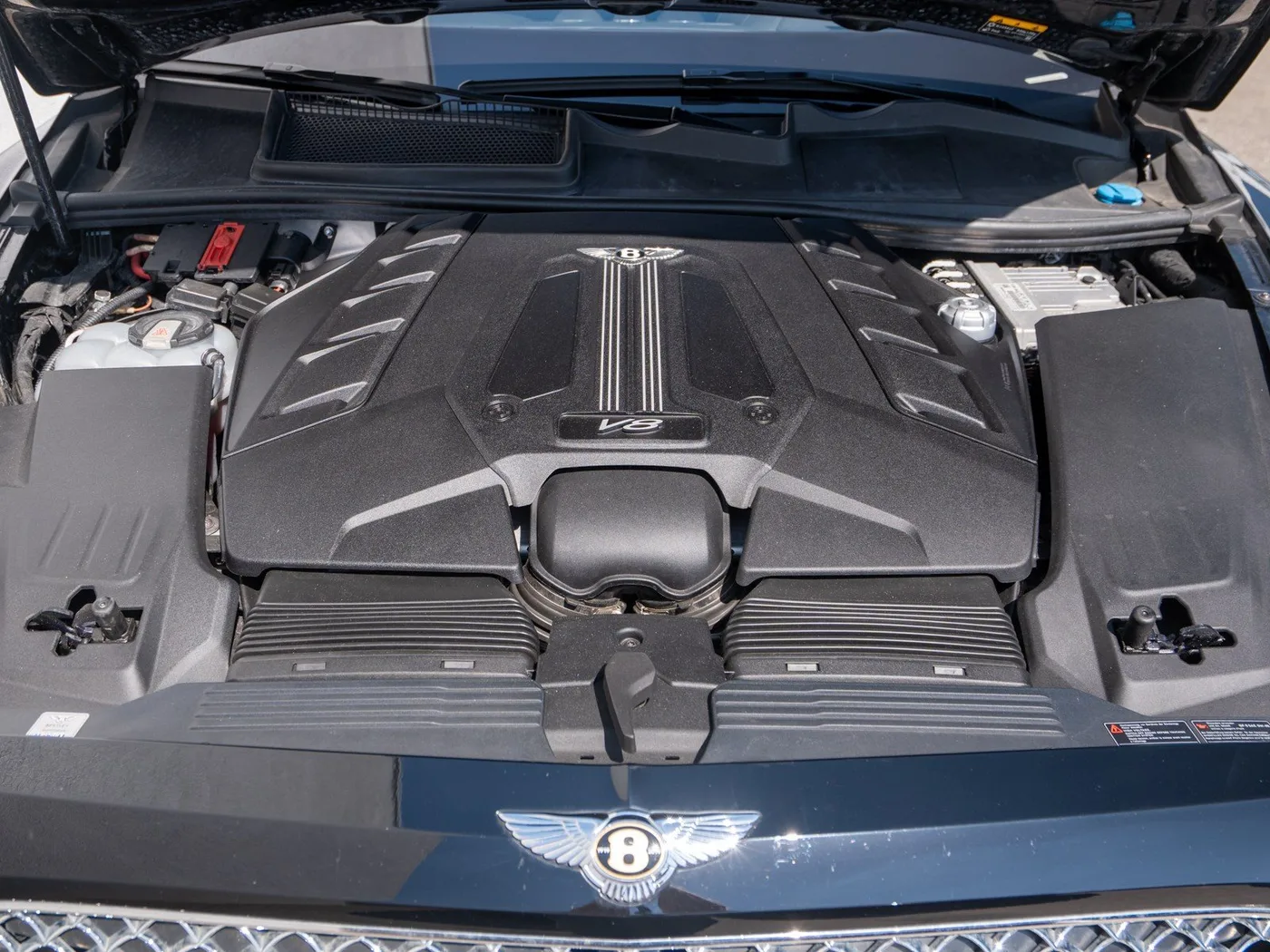 2019 Bentley Bentayga V8 offered by a specialist dealer in Singen, Germany, photo 14 of 25