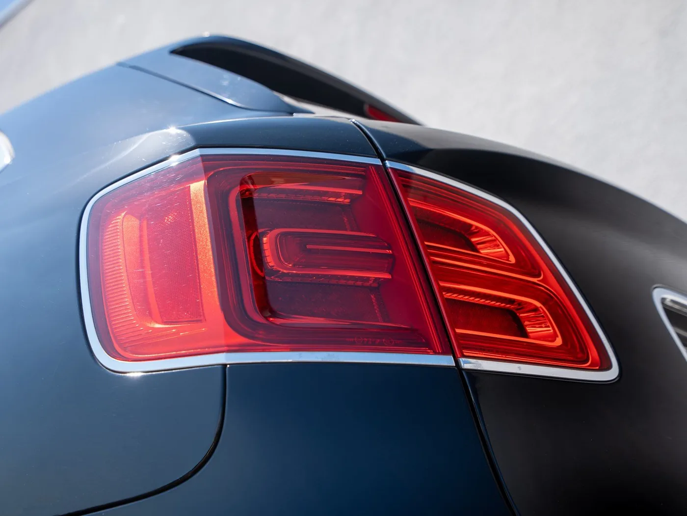2019 Bentley Bentayga V8 offered by a specialist dealer in Singen, Germany, photo 16 of 25