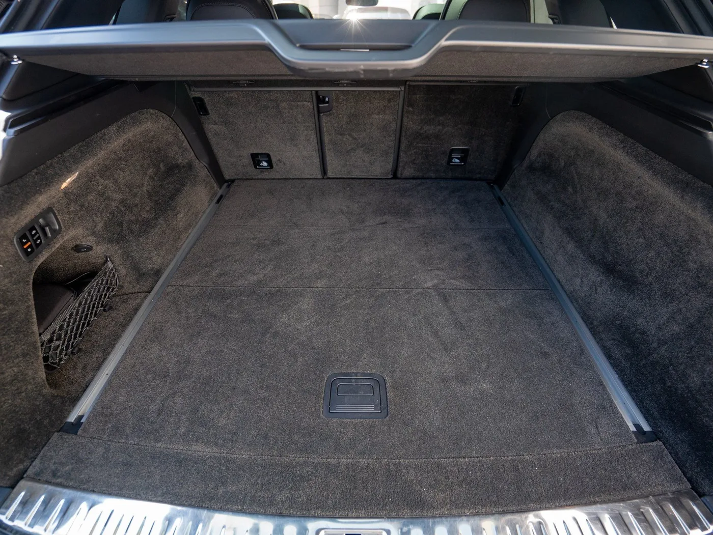 2019 Bentley Bentayga V8 offered by a specialist dealer in Singen, Germany, photo 19 of 25