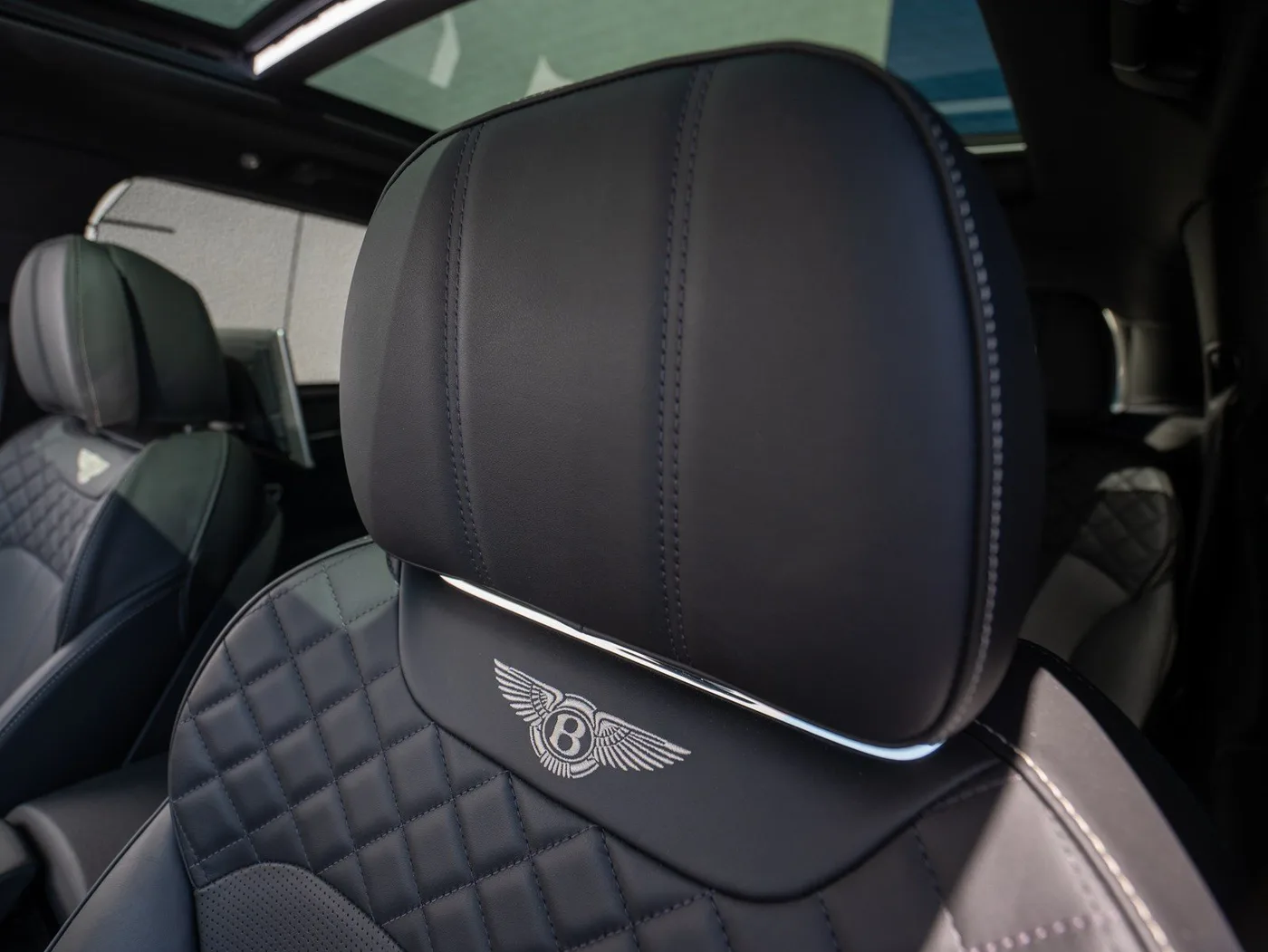 2019 Bentley Bentayga V8 offered by a specialist dealer in Singen, Germany, photo 21 of 25