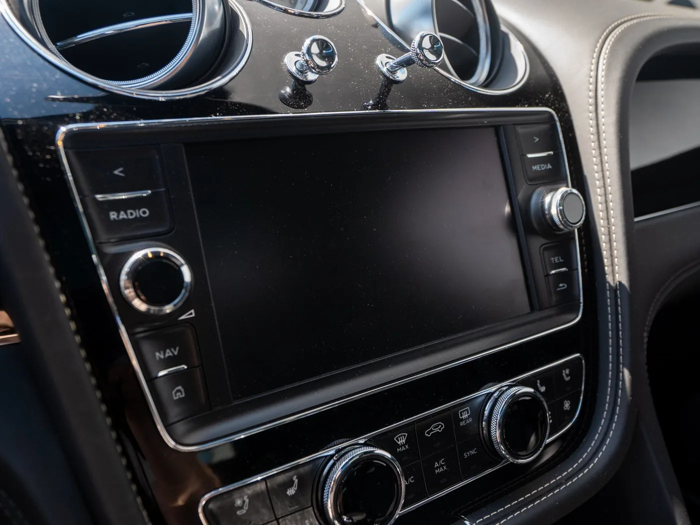 2019 Bentley Bentayga V8 offered by a specialist dealer in Singen, Germany, photo 24 of 25