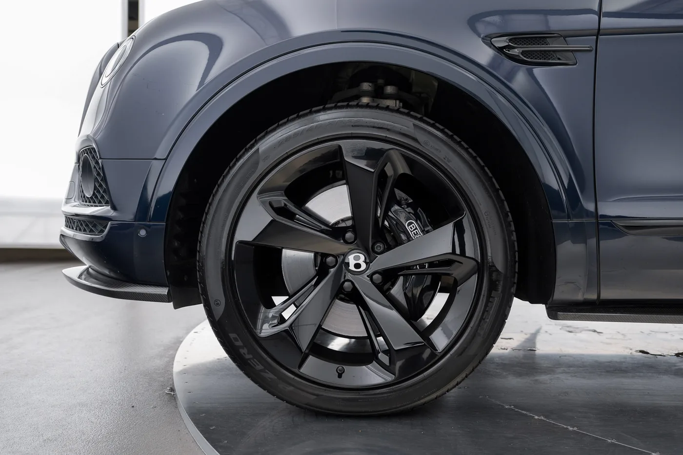 2019 Bentley Bentayga V8 offered by a franchised dealer group in Hatfield, United Kingdom, photo 5 of 25