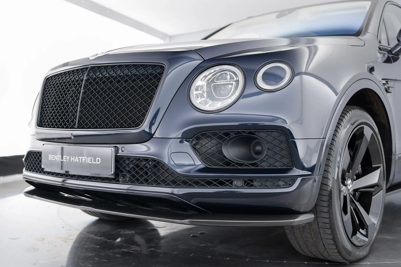 2019 Bentley Bentayga V8 offered by a franchised dealer group in Hatfield, United Kingdom, photo 8 of 25