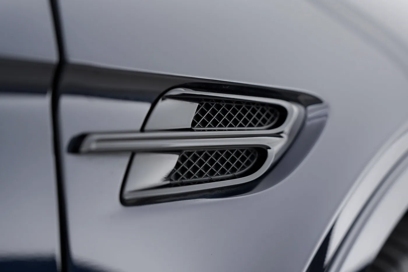 2019 Bentley Bentayga V8 offered by a franchised dealer group in Hatfield, United Kingdom, photo 10 of 25