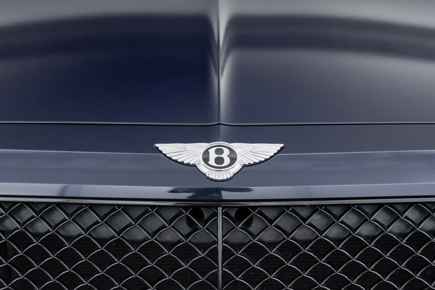 2019 Bentley Bentayga V8 offered by a franchised dealer group in Hatfield, United Kingdom, photo 14 of 25