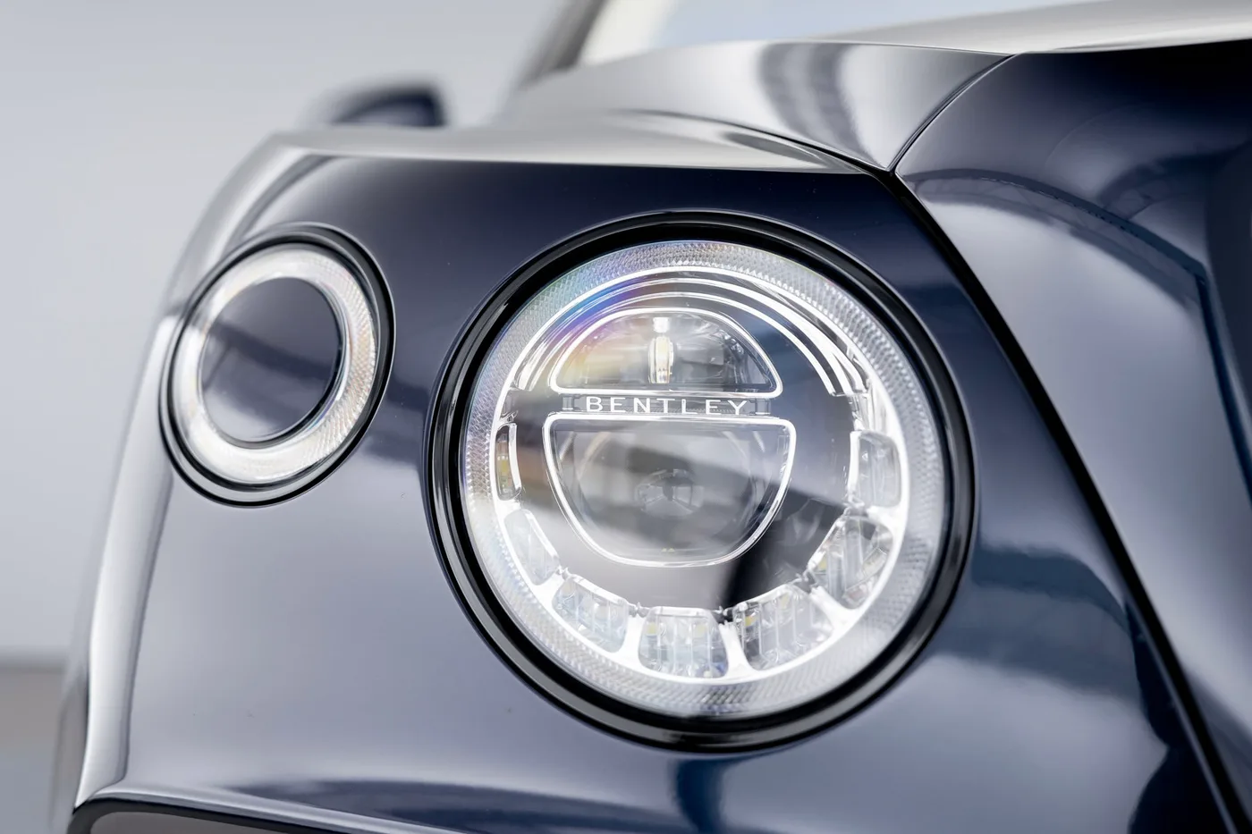 2019 Bentley Bentayga V8 offered by a franchised dealer group in Hatfield, United Kingdom, photo 18 of 25