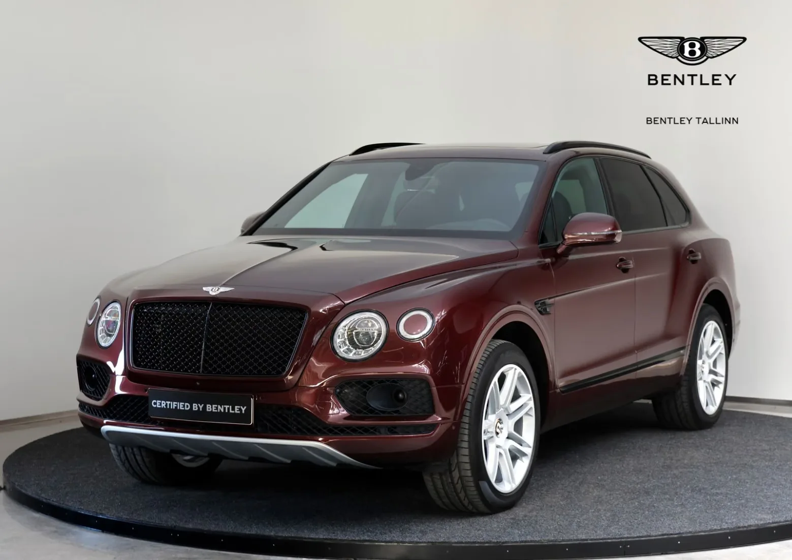 2019 Bentley Bentayga V8 angeboten von einem Fachhändler in Tallinn, Estland, Hauptfoto