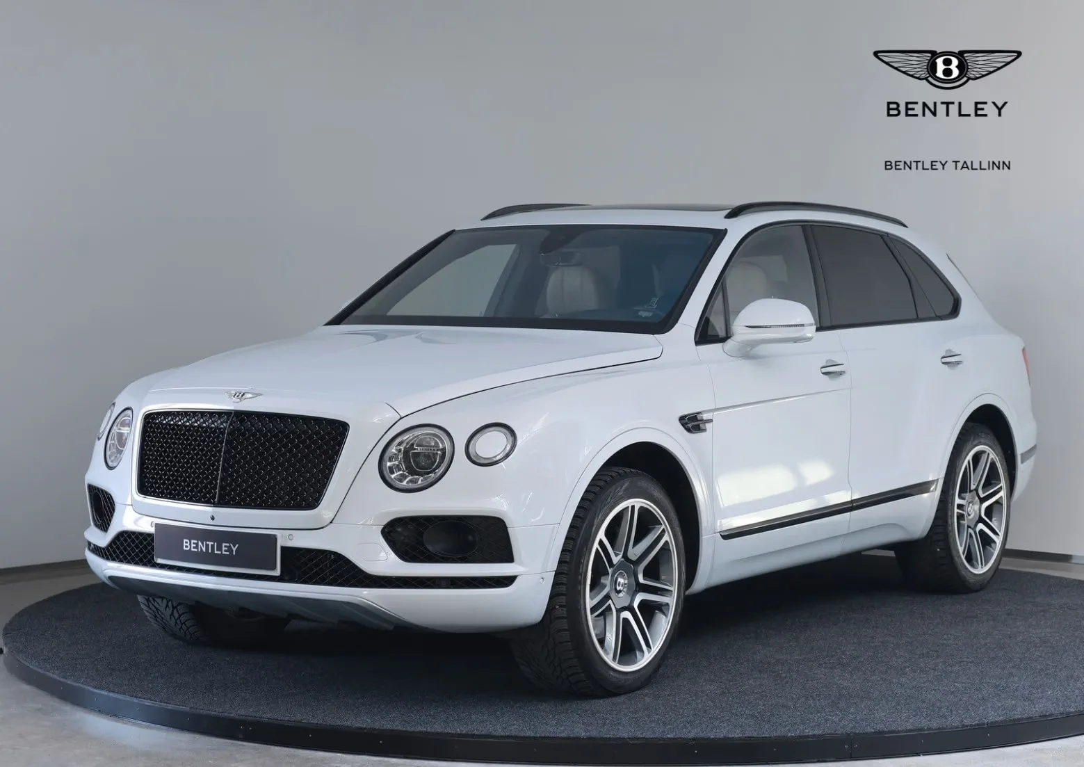 2019 Bentley Bentayga V8 angeboten von einem Fachhändler in Tallinn, Estland, Hauptfoto