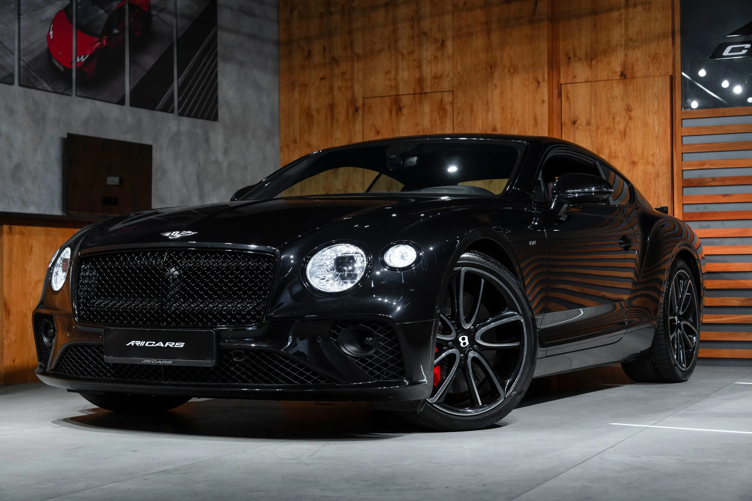 2019 Bentley Continental GT V8 proposée par un concessionnaire spécialisé à Bratislava, Slovaquie, photo principale