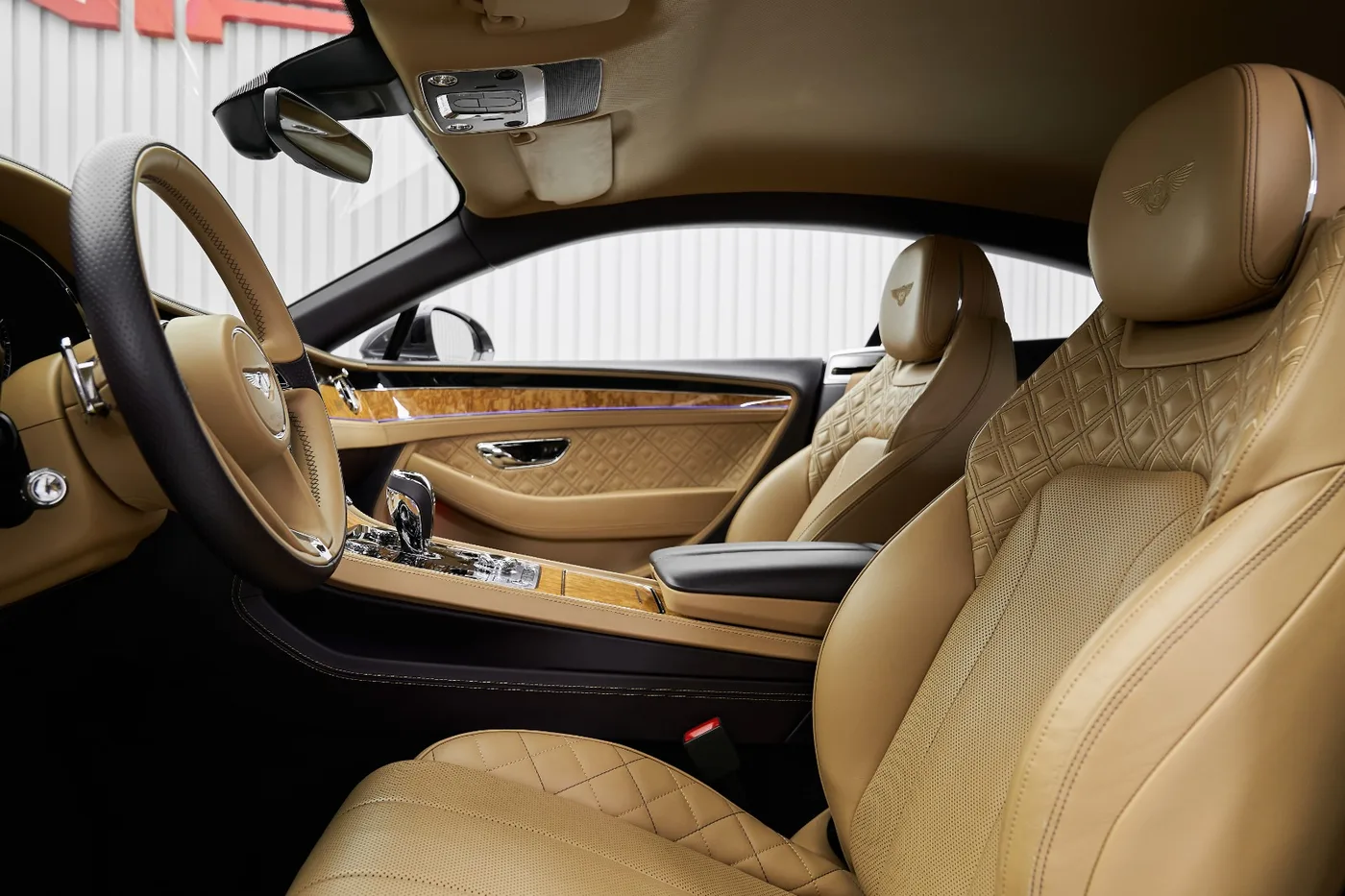 2019 Bentley Continental GT W12 angeboten von einem Fachhändler in Dubai, Vereinigte Arabische Emirate, Foto 9 von 10