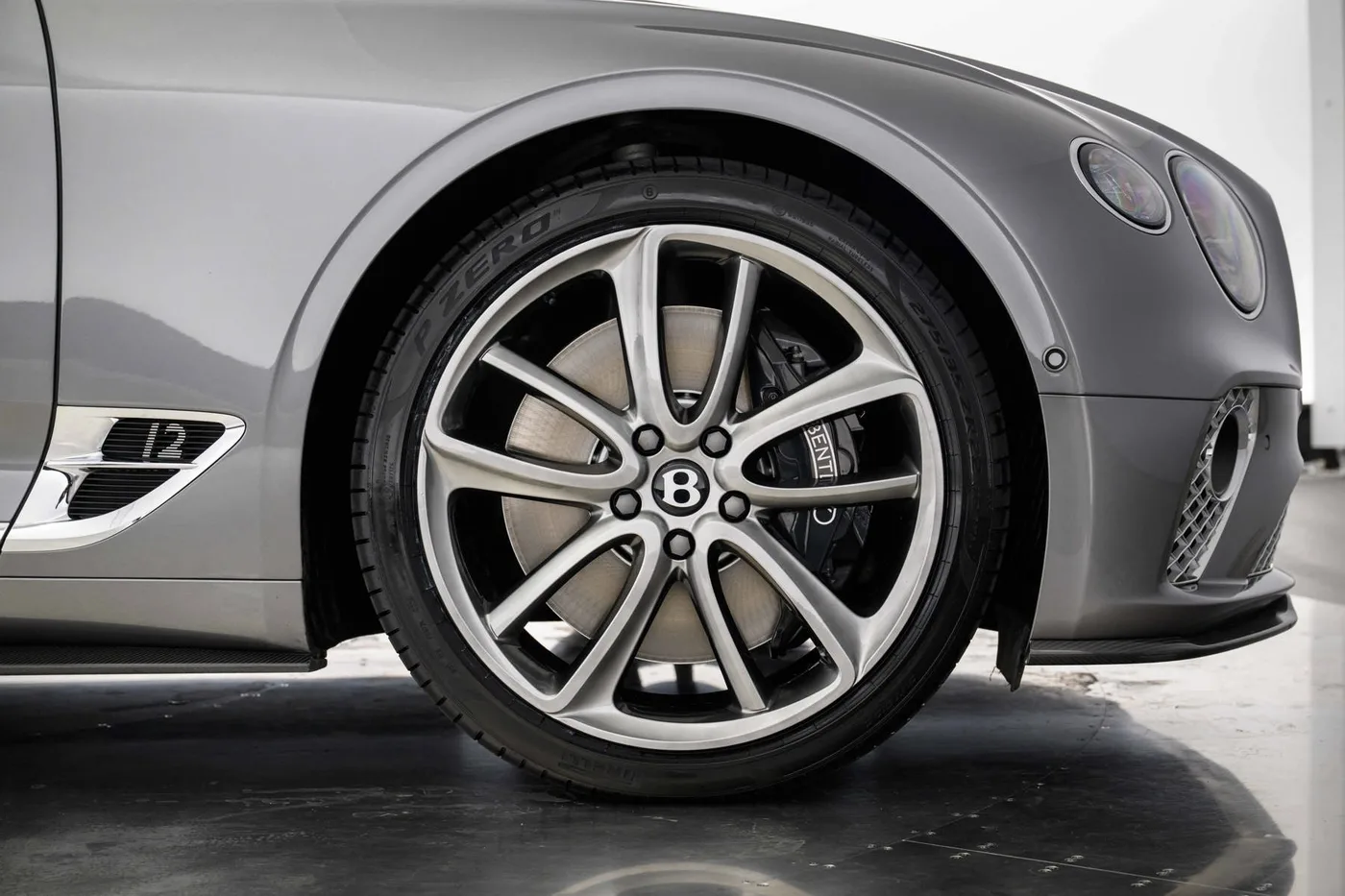 2019 Bentley Continental GT W12 proposée par un groupe de concessions agréées à Hatfield, Royaume-Uni, photo 7 sur 25