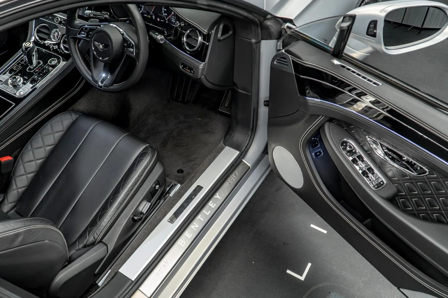 2019 Bentley Continental GT W12, 28/30