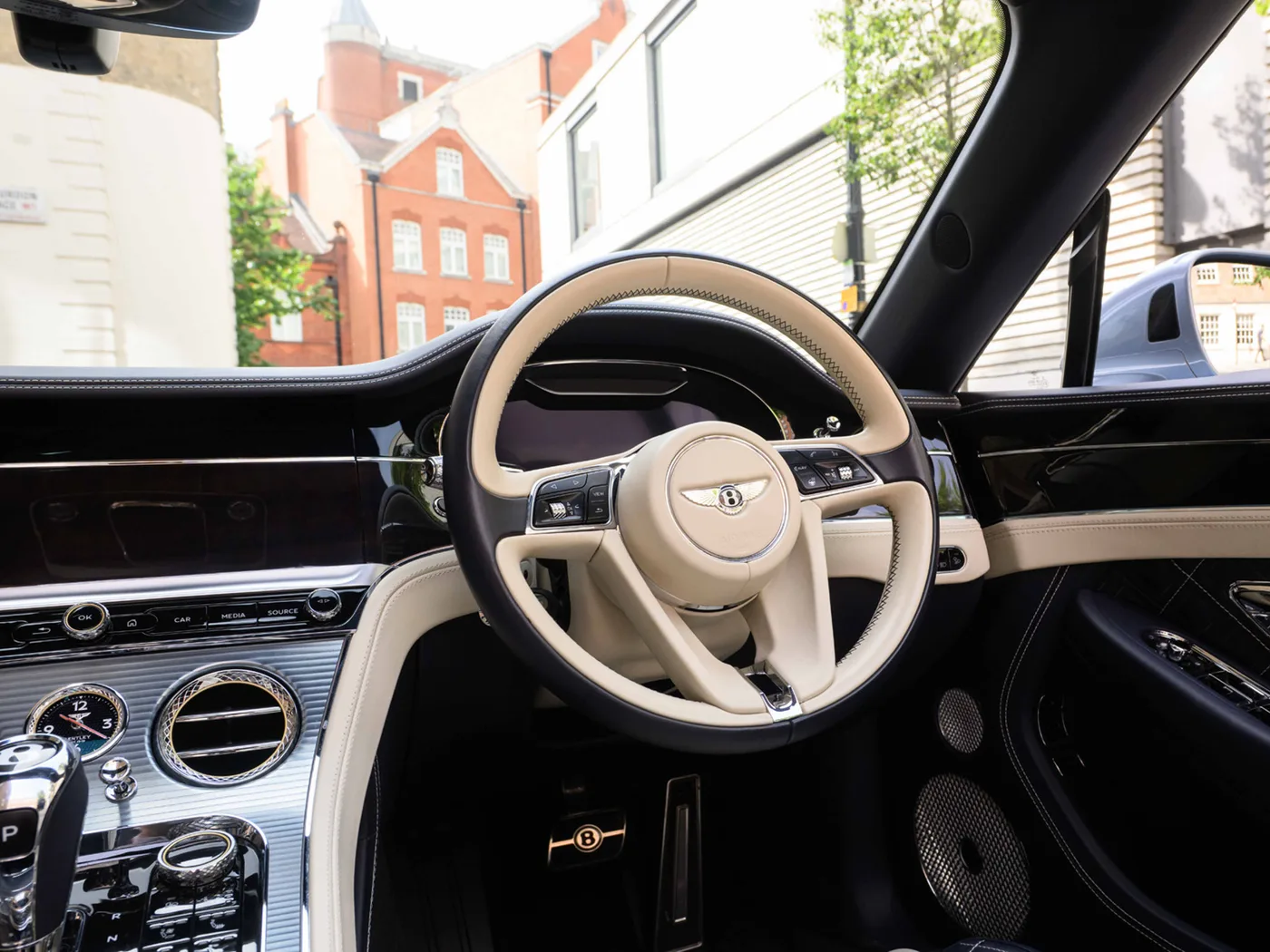 2019 Bentley Continental GTC W12 offered by a franchised dealer group in London, United Kingdom, photo 13 of 25