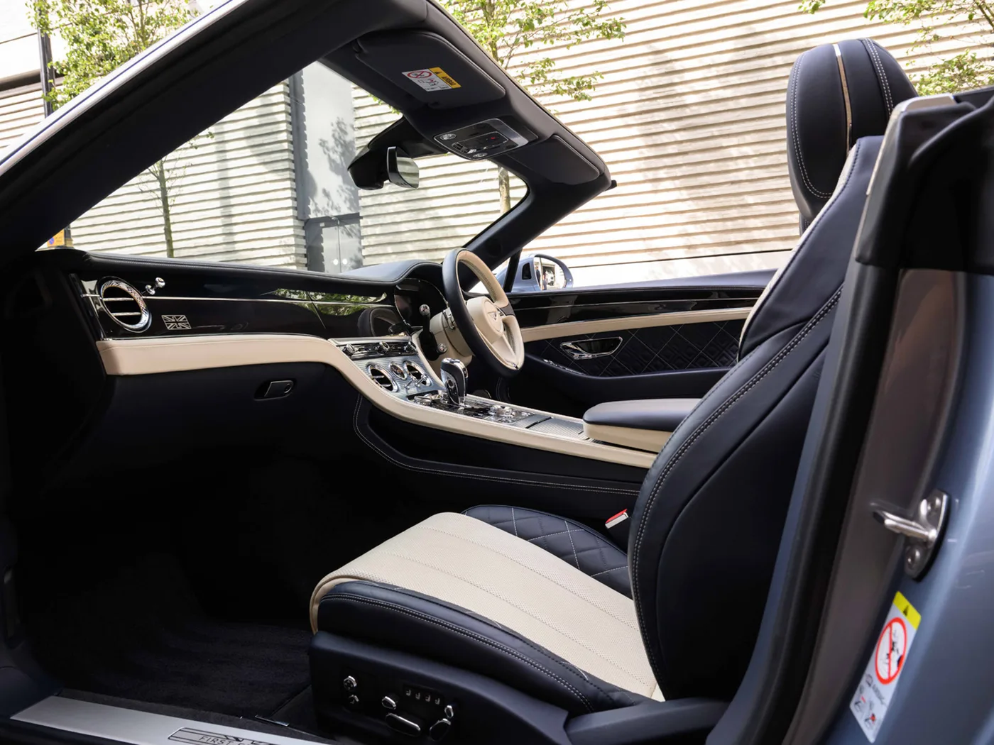 2019 Bentley Continental GTC W12 offered by a franchised dealer group in London, United Kingdom, photo 15 of 25