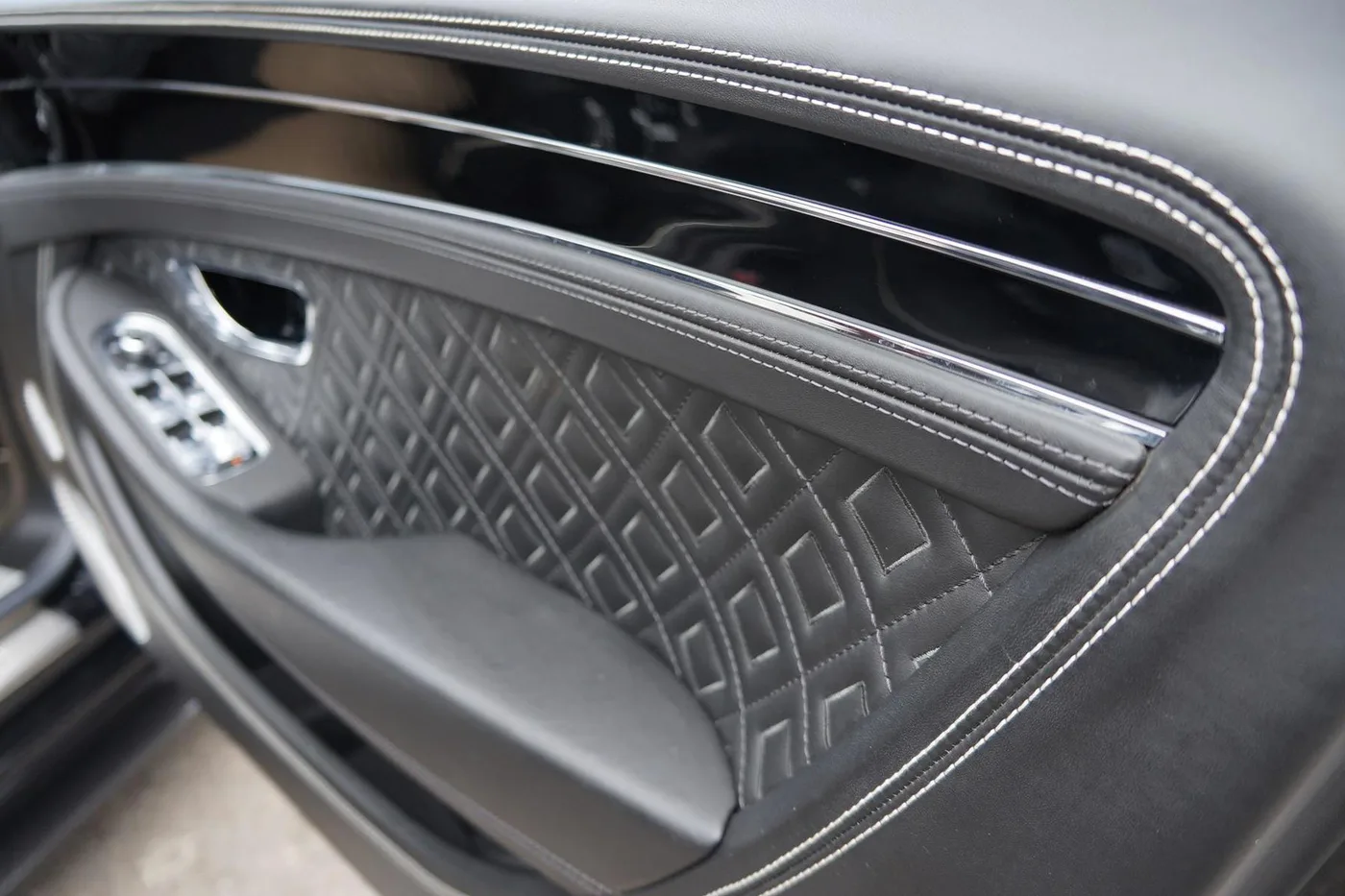 2019 Bentley Continental GTC W12 offered by a franchised dealer group in Ripley, United Kingdom, photo 20 of 25