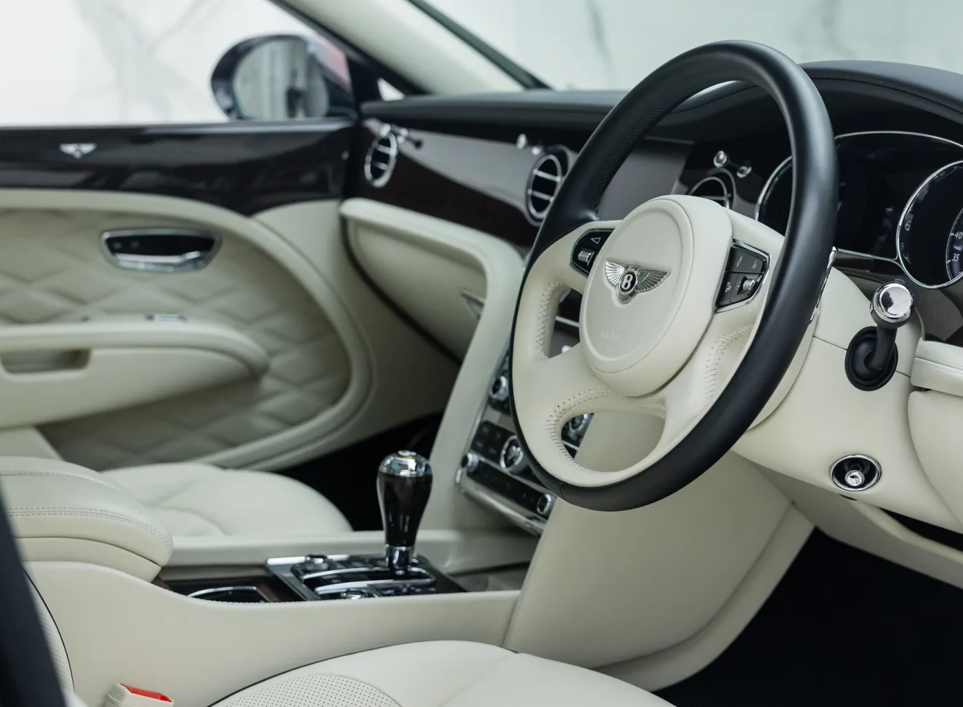 2019 Bentley Mulsanne Speed proposée par un concessionnaire spécialisé à Banstead, Royaume-Uni, photo 13 sur 15