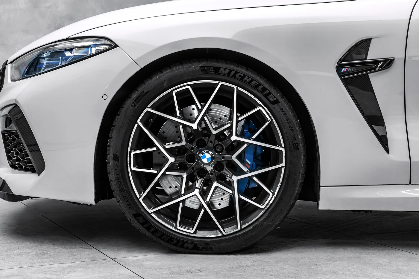 2019 BMW M8 proposée par un concessionnaire spécialisé à Ostrava, Tchéquie, photo 2 sur 15