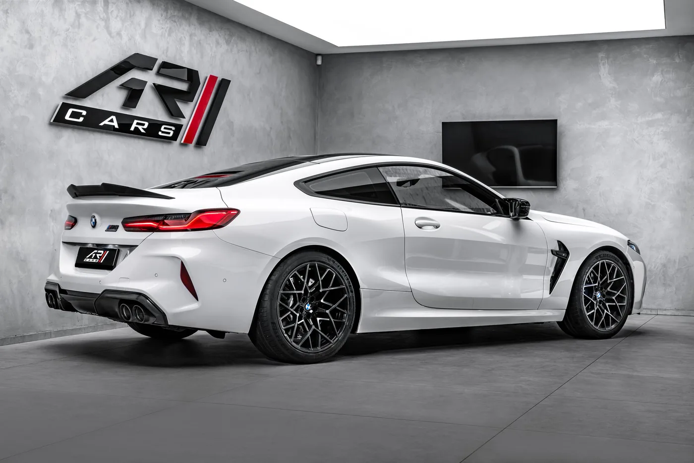 2019 BMW M8 proposée par un concessionnaire spécialisé à Ostrava, Tchéquie, photo 5 sur 15