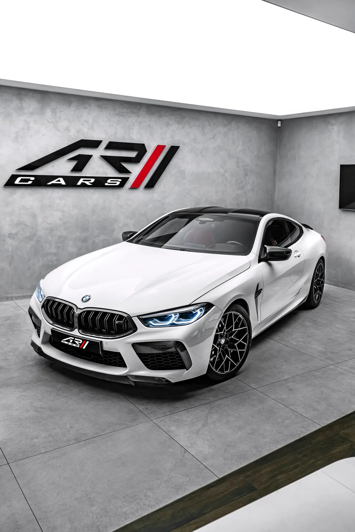 2019 BMW M8 proposée par un concessionnaire spécialisé à Ostrava, Tchéquie, photo 8 sur 15