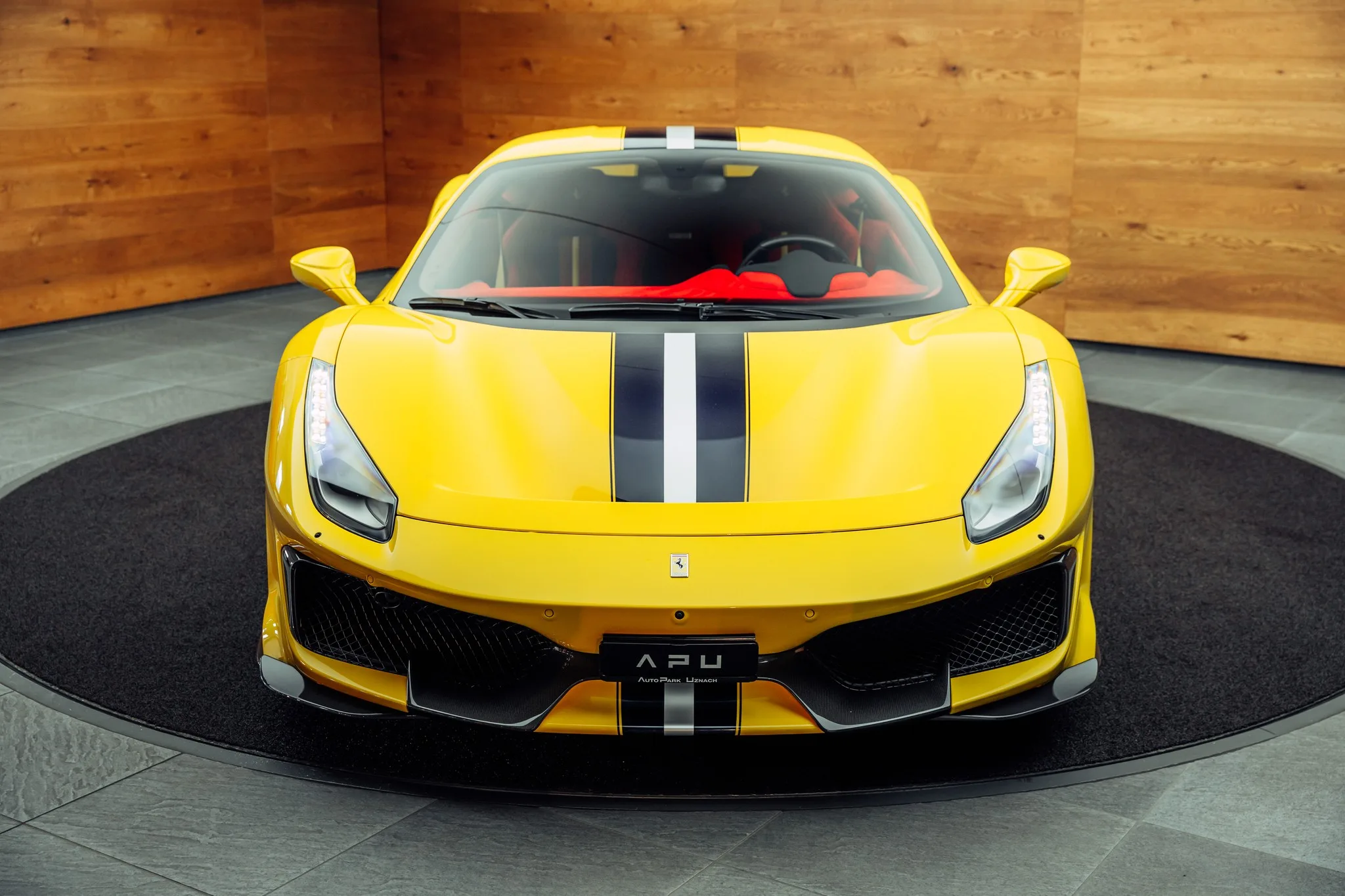 2019 Ferrari 488 Pista, 28/29