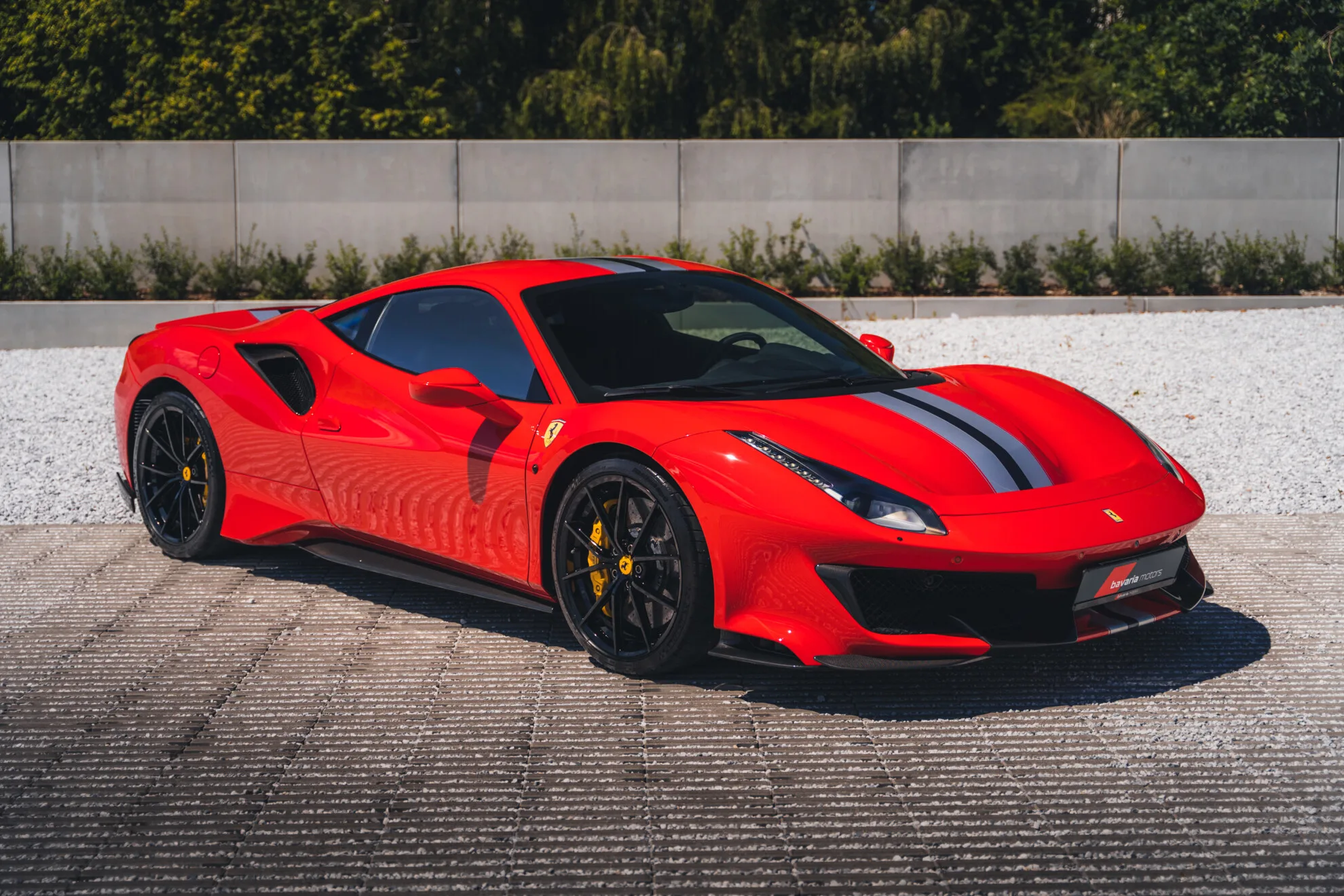2019 Ferrari 488 Pista en un concesionario especializado de Harelbeke, Bélgica, foto principal