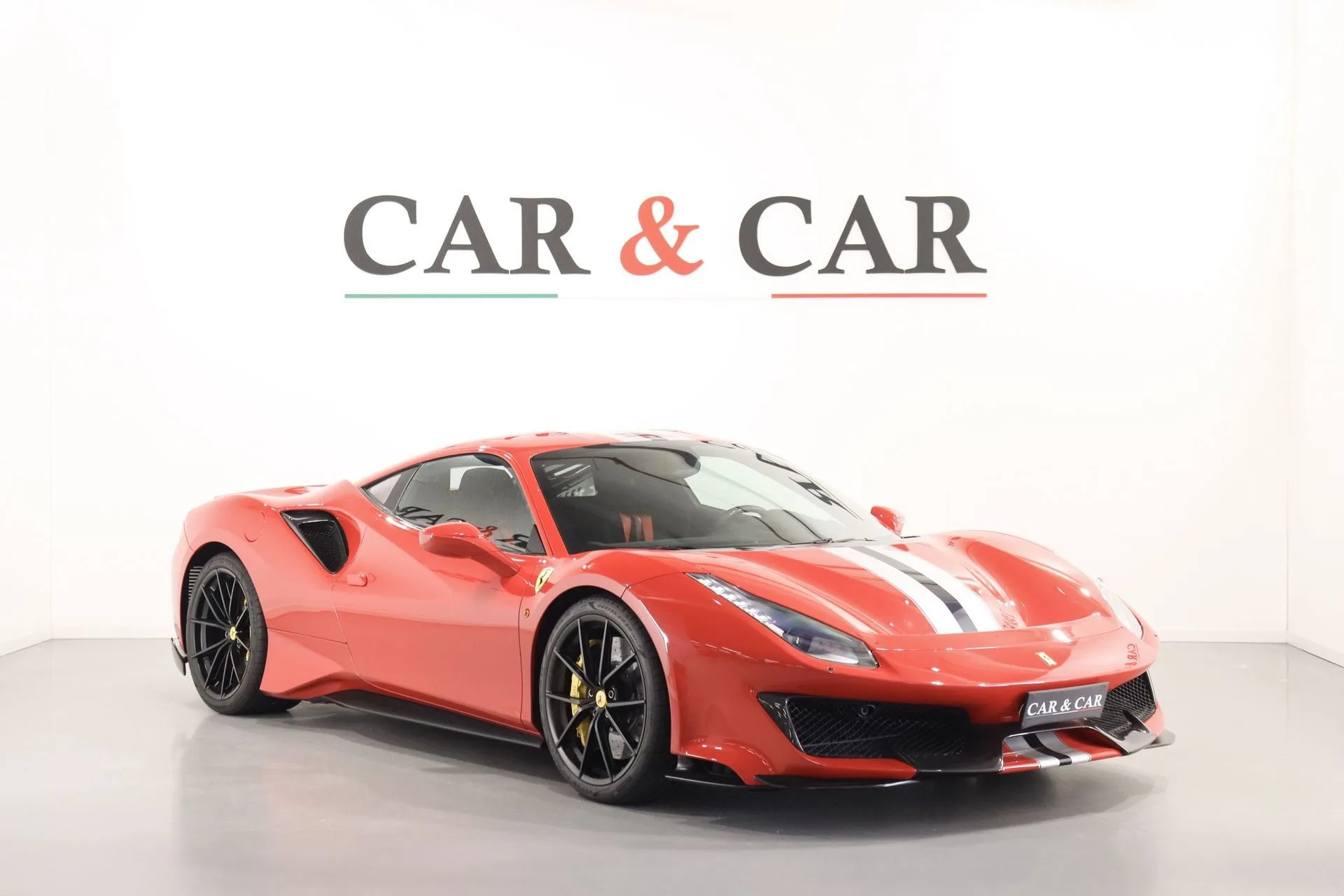 2019 Ferrari 488 Pista angeboten von einem Fachhändler in Zibido San Giacomo, Italien, Hauptfoto