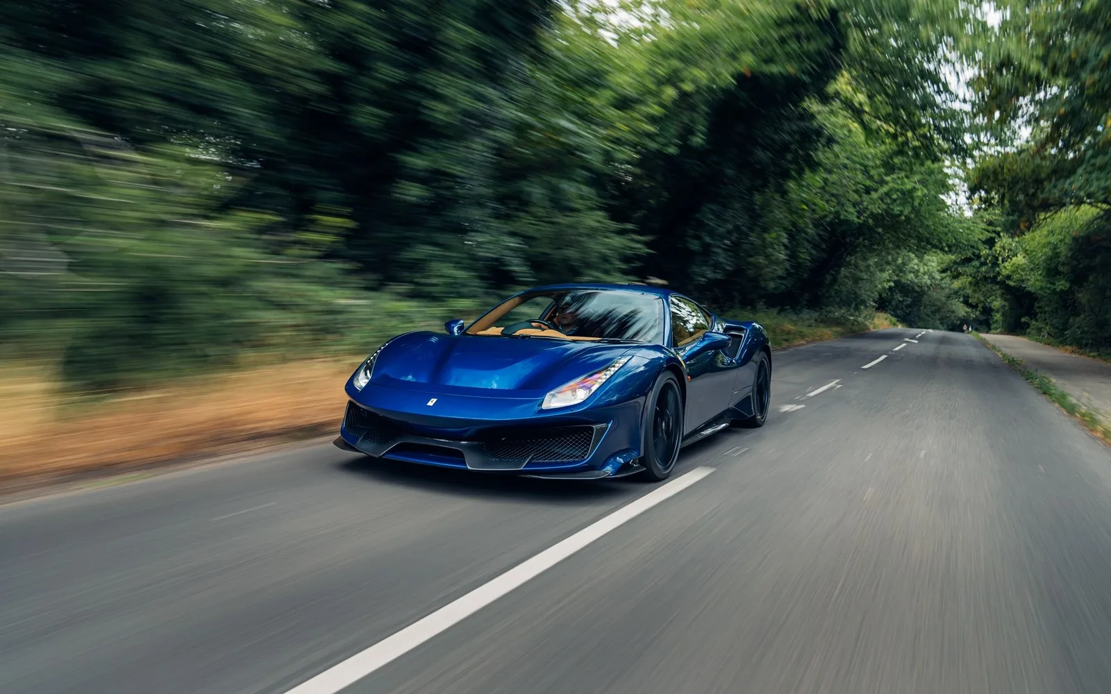 2019 Ferrari 488 Pista angeboten von einem Fachhändler in Chorleywood, Vereinigtes Königreich, Hauptfoto