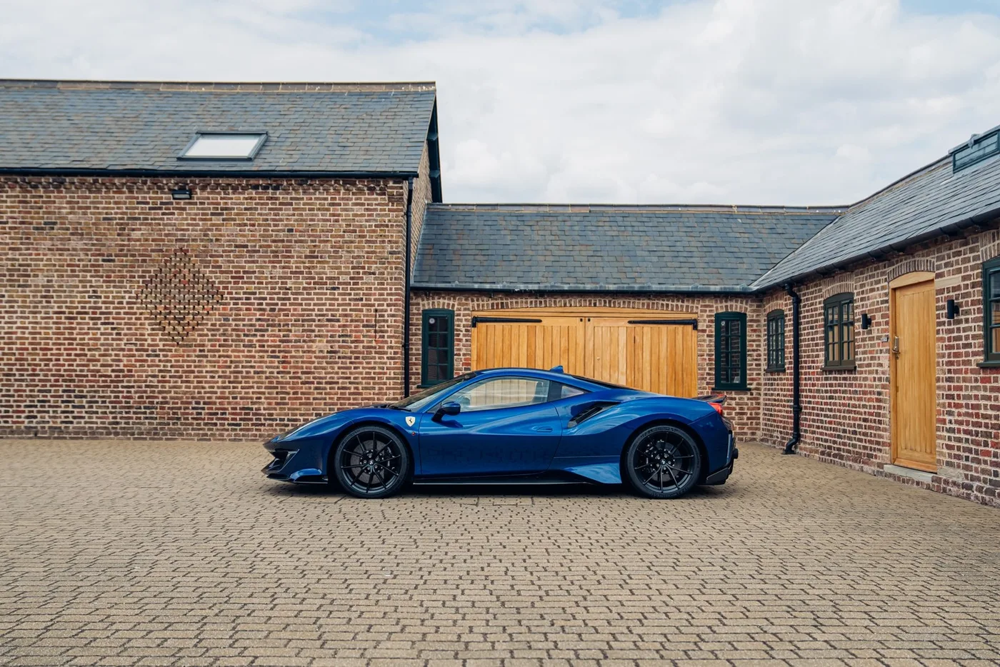 2019 Ferrari 488 Pista proposée par un concessionnaire spécialisé à Chorleywood, Royaume-Uni, photo 3 sur 15