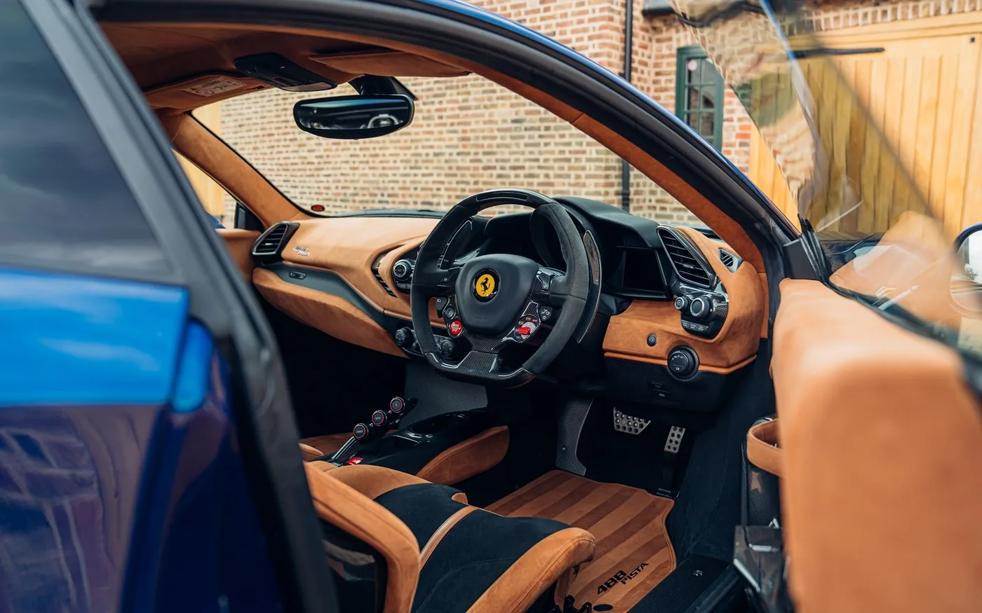 2019 Ferrari 488 Pista proposée par un concessionnaire spécialisé à Chorleywood, Royaume-Uni, photo 4 sur 15