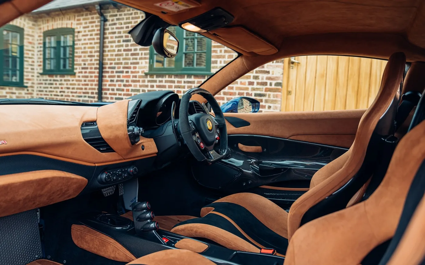 2019 Ferrari 488 Pista proposée par un concessionnaire spécialisé à Chorleywood, Royaume-Uni, photo 6 sur 15