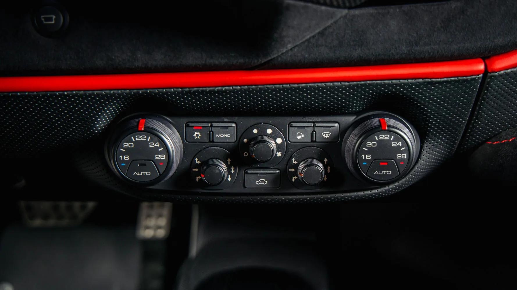 2019 Ferrari 488 Pista Tailor Made Piloti, 9/30