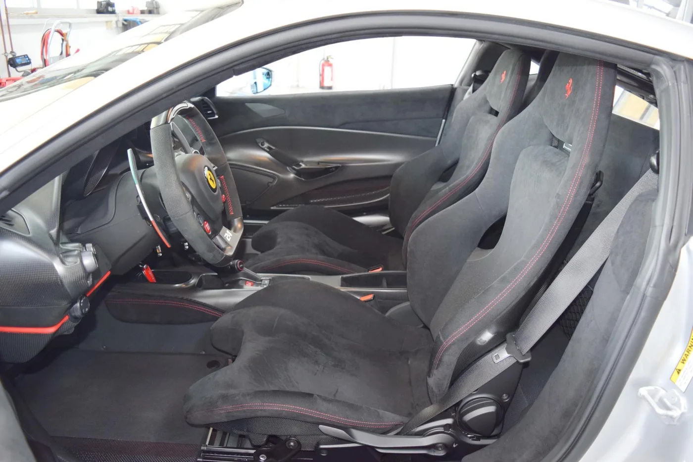 2019 Ferrari 488 Pista proposée par un concessionnaire spécialisé à Pfaffenhofen an der Ilm, Allemagne, photo 7 sur 15