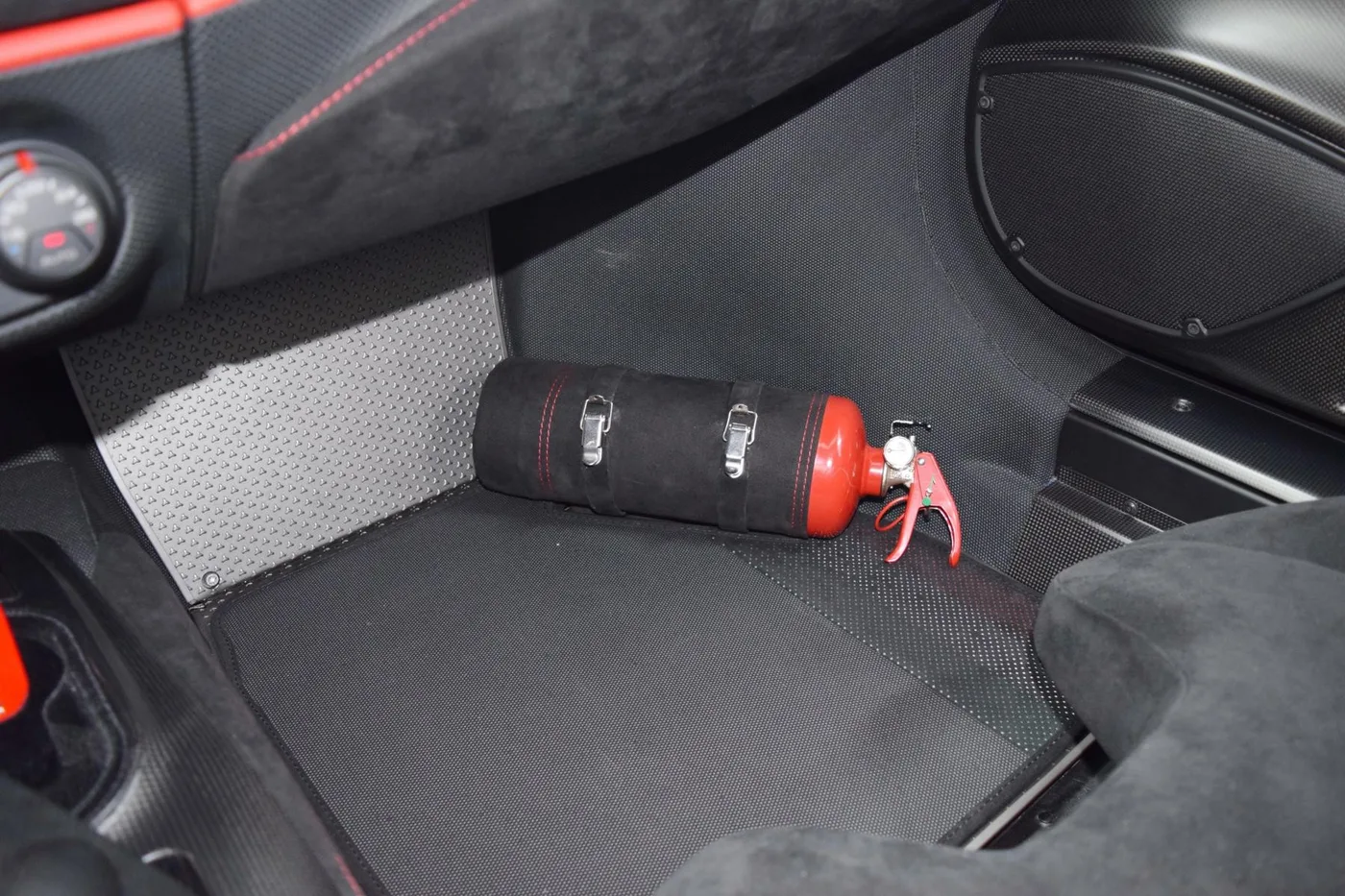 2019 Ferrari 488 Pista proposée par un concessionnaire spécialisé à Pfaffenhofen an der Ilm, Allemagne, photo 11 sur 15
