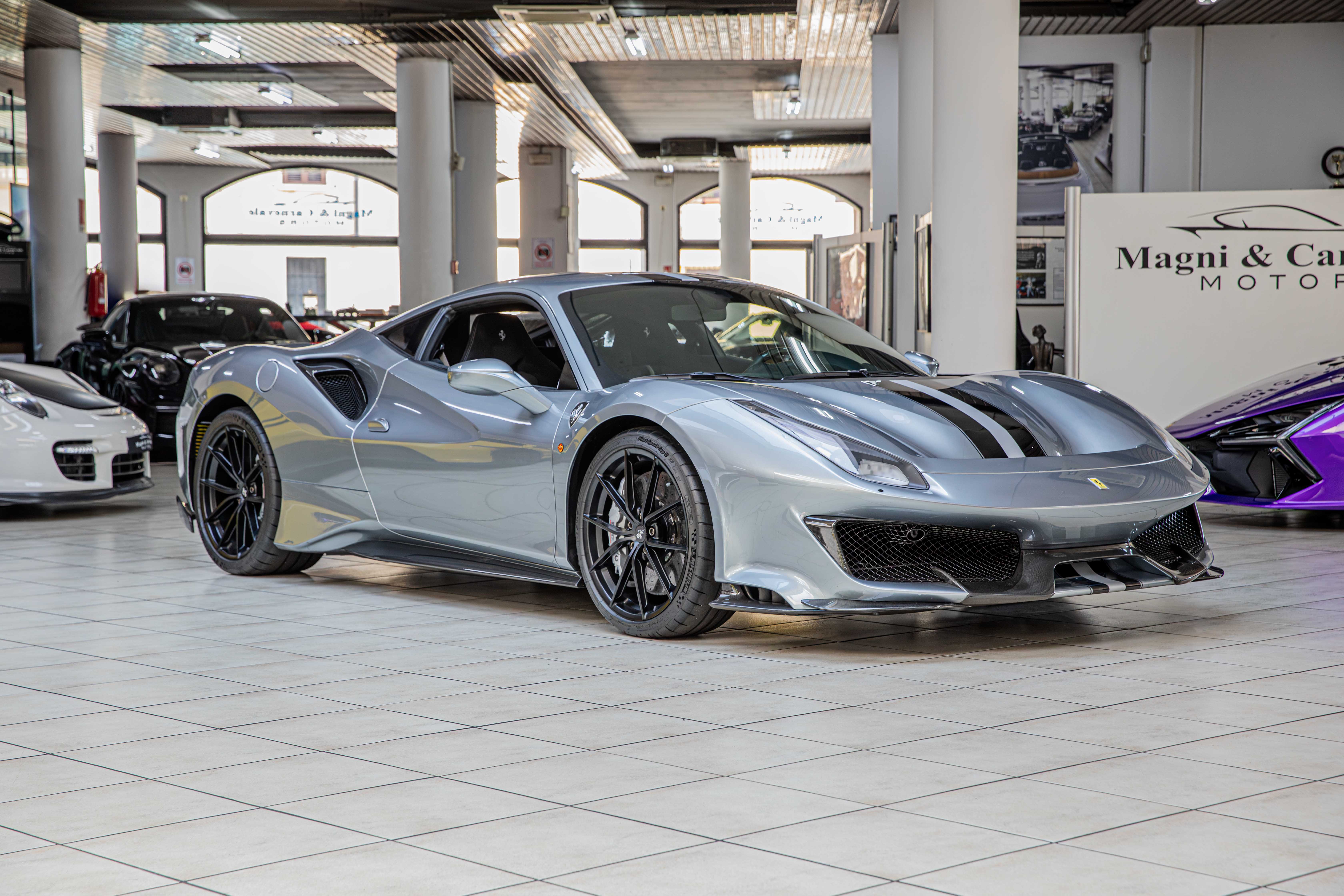 2019 Ferrari 488 Pista angeboten von einem Fachhändler in Milan, Italien, Foto 4 von 20