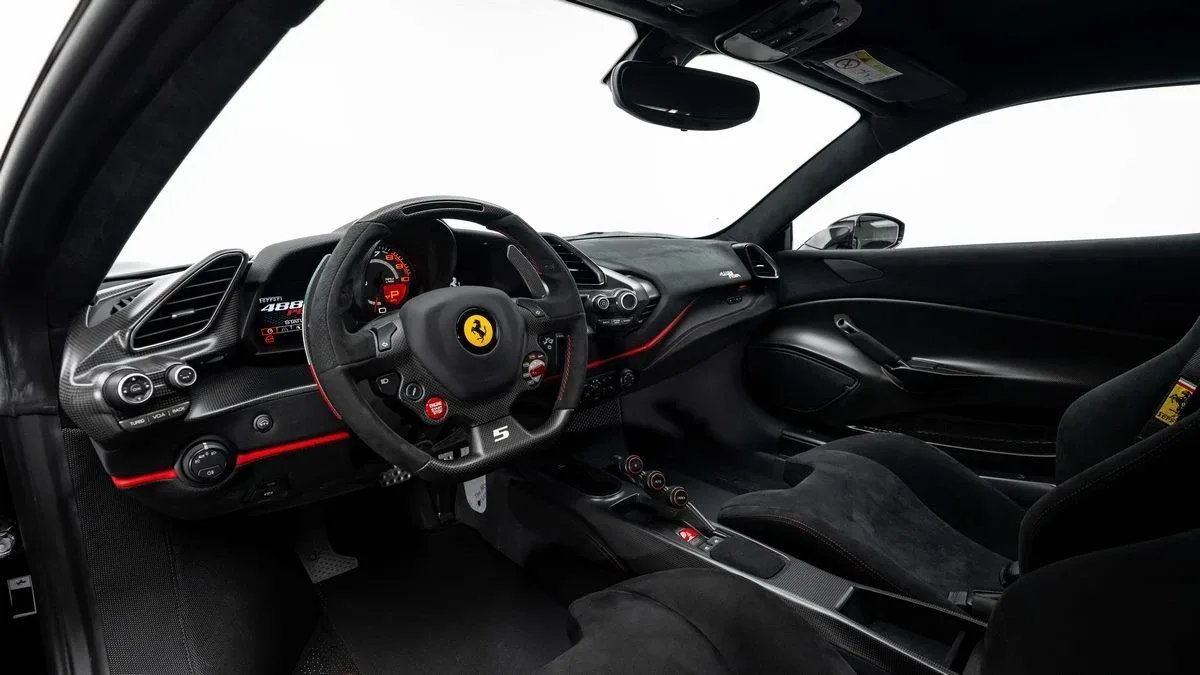 2019 Ferrari 488 Pista proposée par un concessionnaire spécialisé à Dubai, Émirats arabes unis, photo 14 sur 25