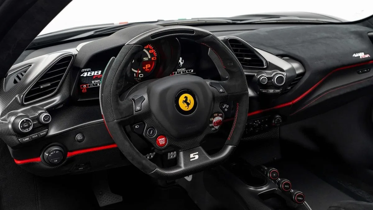 2019 Ferrari 488 Pista proposée par un concessionnaire spécialisé à Dubai, Émirats arabes unis, photo 15 sur 25
