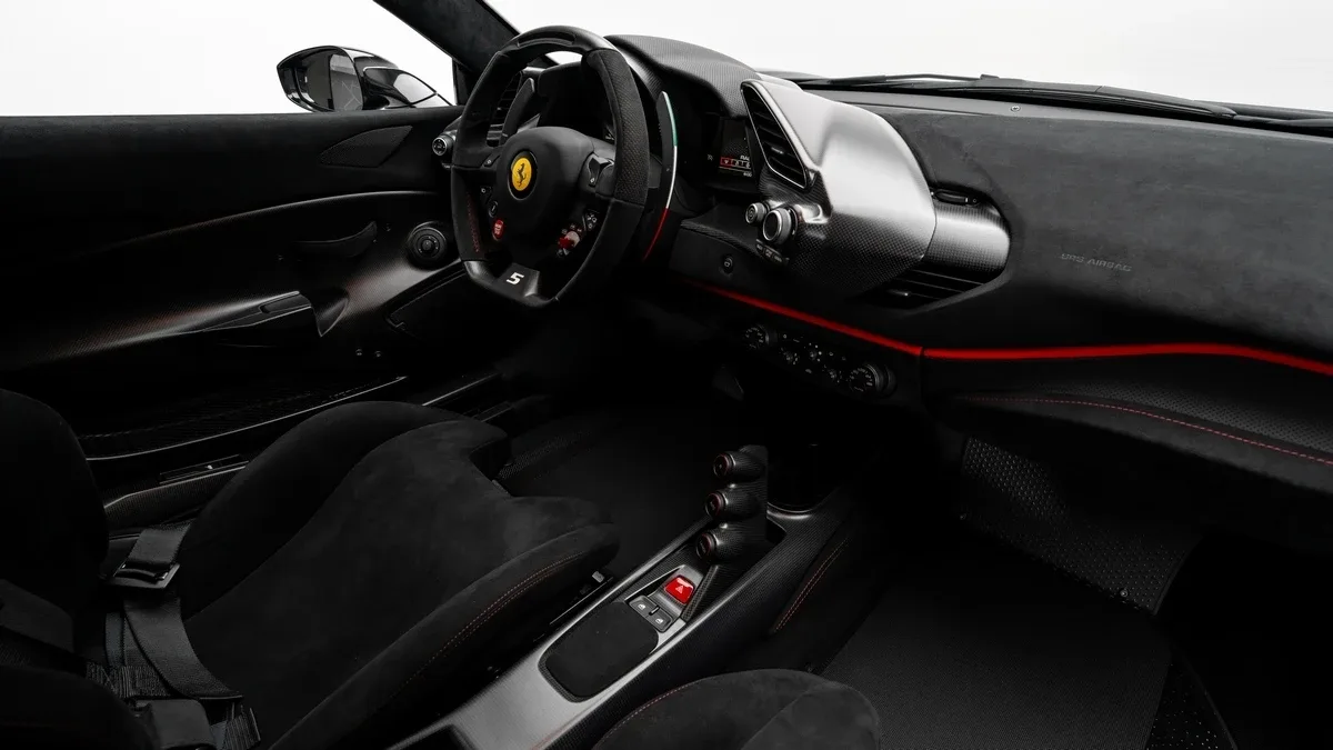 2019 Ferrari 488 Pista proposée par un concessionnaire spécialisé à Dubai, Émirats arabes unis, photo 18 sur 25