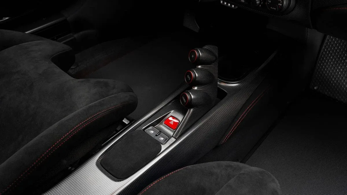 2019 Ferrari 488 Pista proposée par un concessionnaire spécialisé à Dubai, Émirats arabes unis, photo 19 sur 25