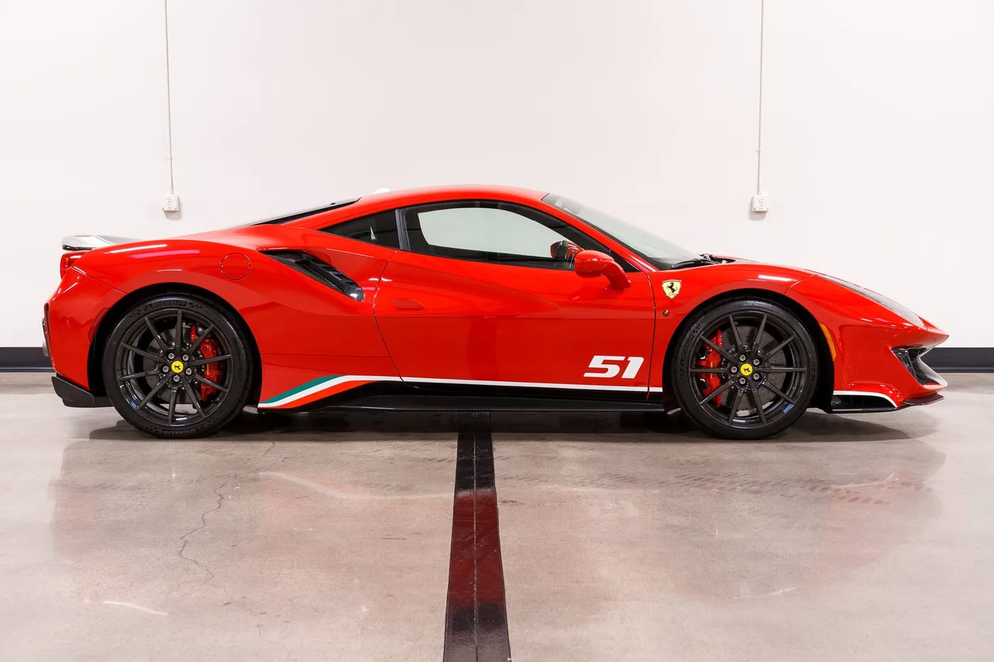 2019 Ferrari 488 Pista verkauft von einem Fachhändler in Costa Mesa, Vereinigte Staaten, Foto 9 von 15