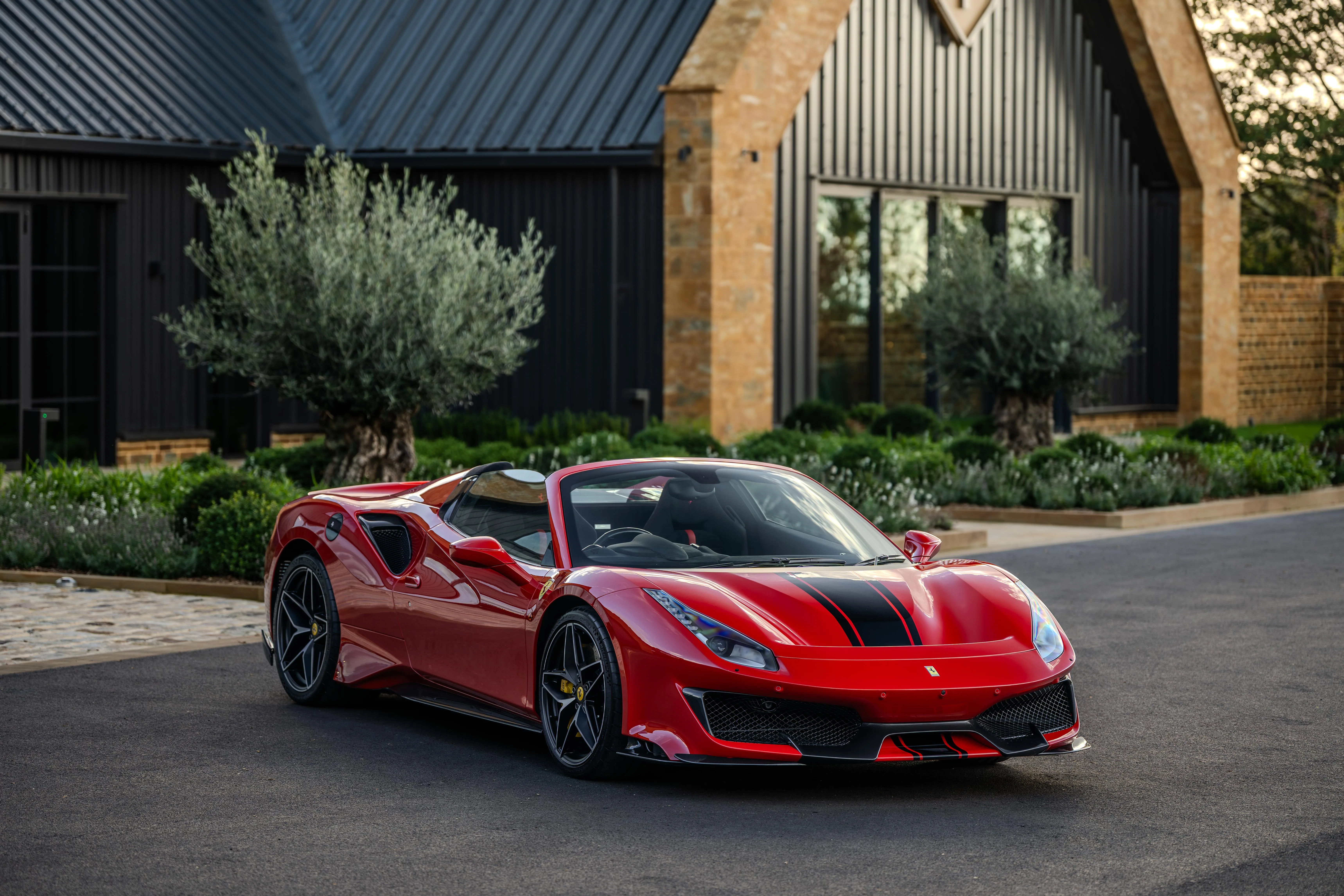 2019 Ferrari 488 Pista Spider angeboten von einem Fachhändler in Hook Norton, Vereinigtes Königreich, Hauptfoto