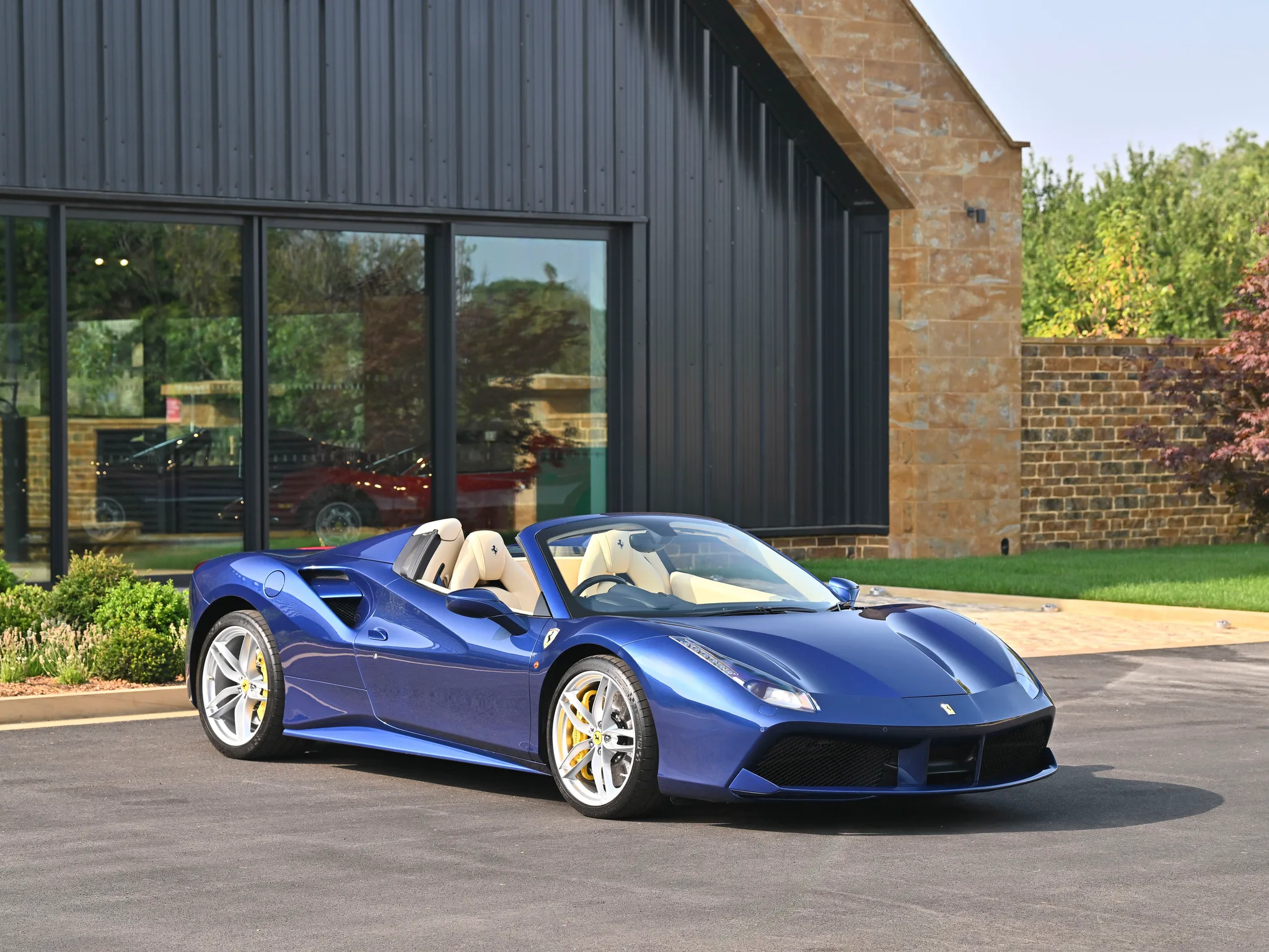2019 Ferrari 488 Spider angeboten von einem Fachhändler in Hook Norton, Vereinigtes Königreich, Hauptfoto