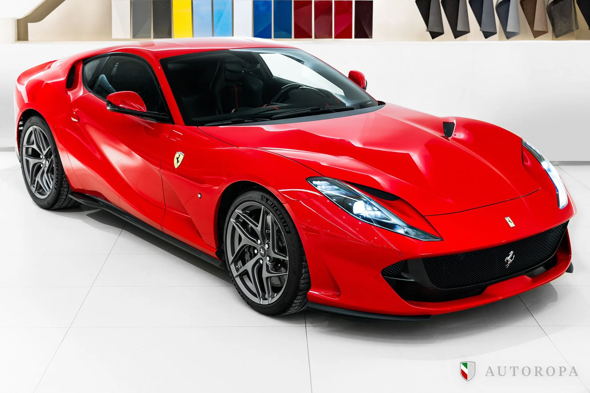 2019 Ferrari 812 angeboten von einem Fachhändler in Arlöv, Schweden, Hauptfoto