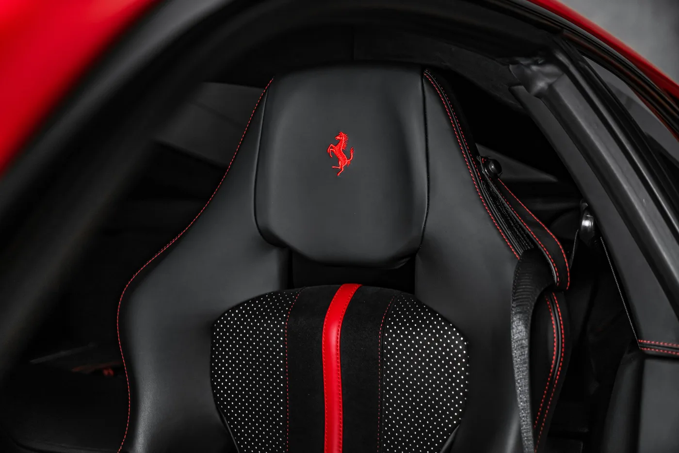 2019 Ferrari 812 Superfast offered by a specialist dealer in Ostrava, Czechia, photo 21 of 25