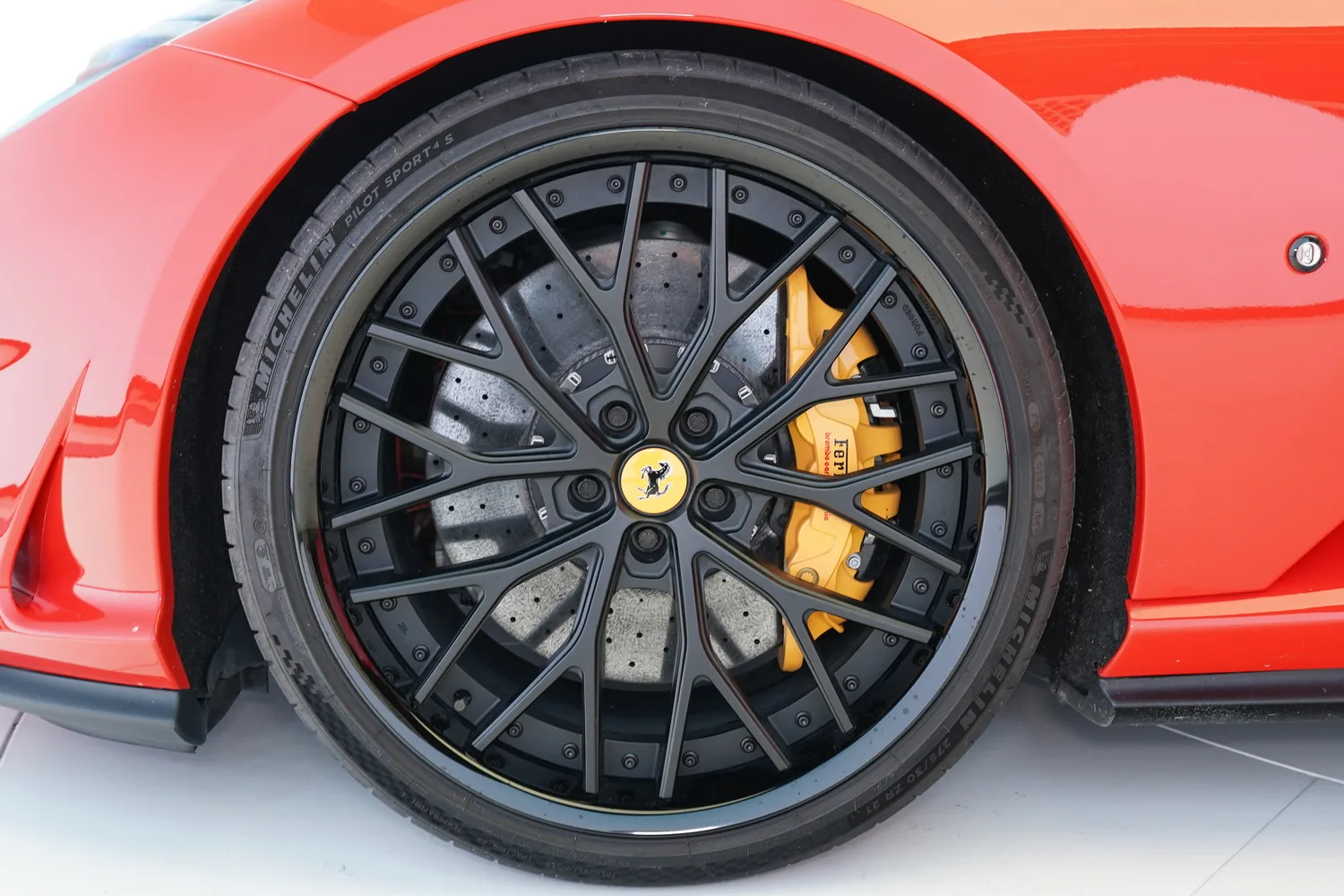 2019 Ferrari 812 Superfast, 2/16