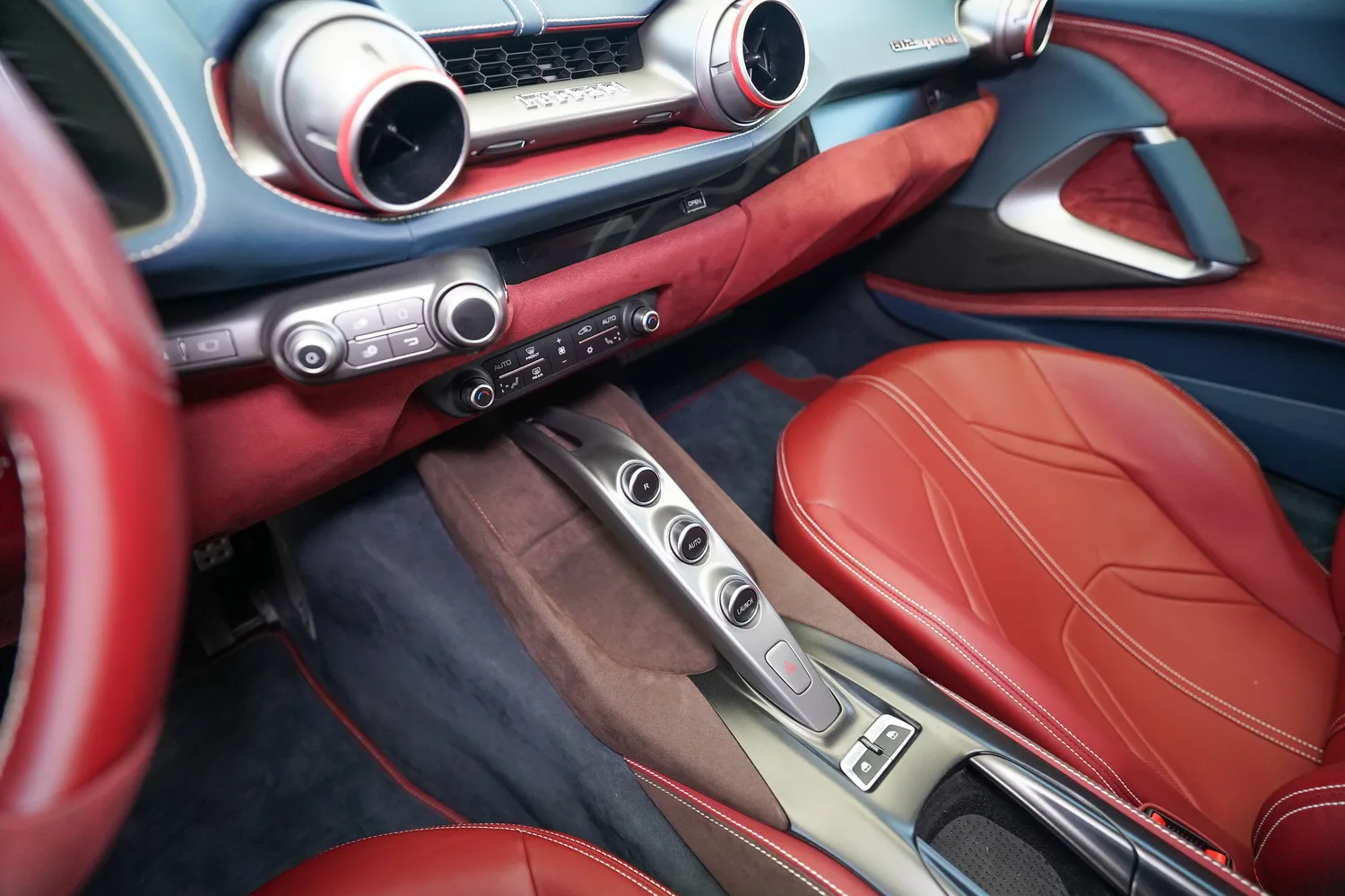 2019 Ferrari 812 Superfast, 6/16