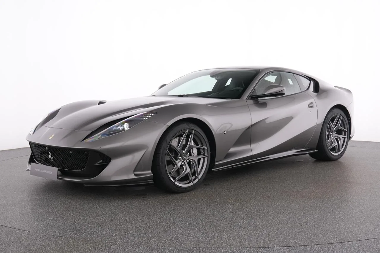 2019 Ferrari 812 Superfast angeboten von einem Fachhändler in Meerbusch, Deutschland, Foto 2 von 6