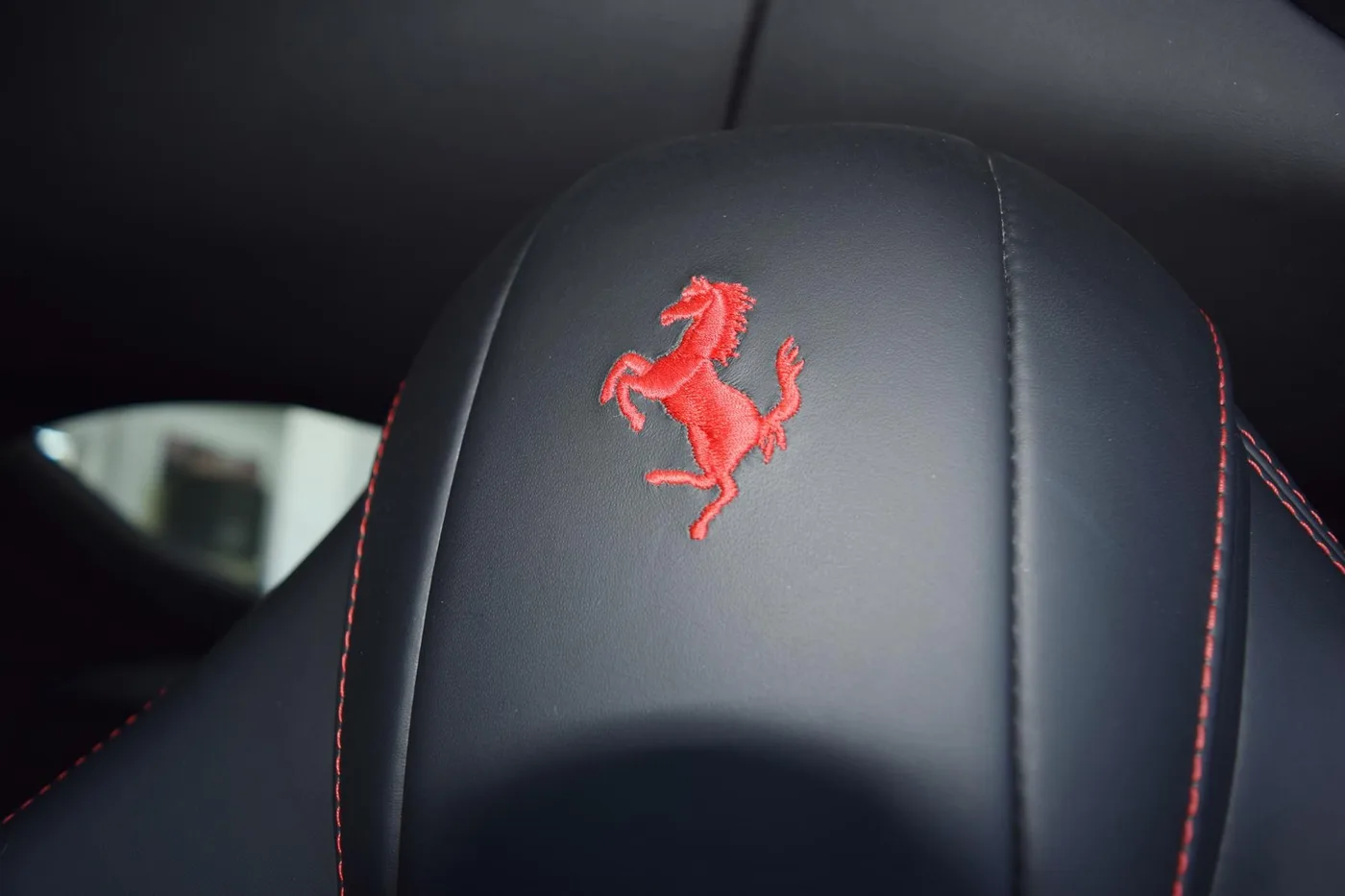 2019 Ferrari 812 Superfast offered by a specialist dealer in Pfaffenhofen an der Ilm, Germany, photo 7 of 15