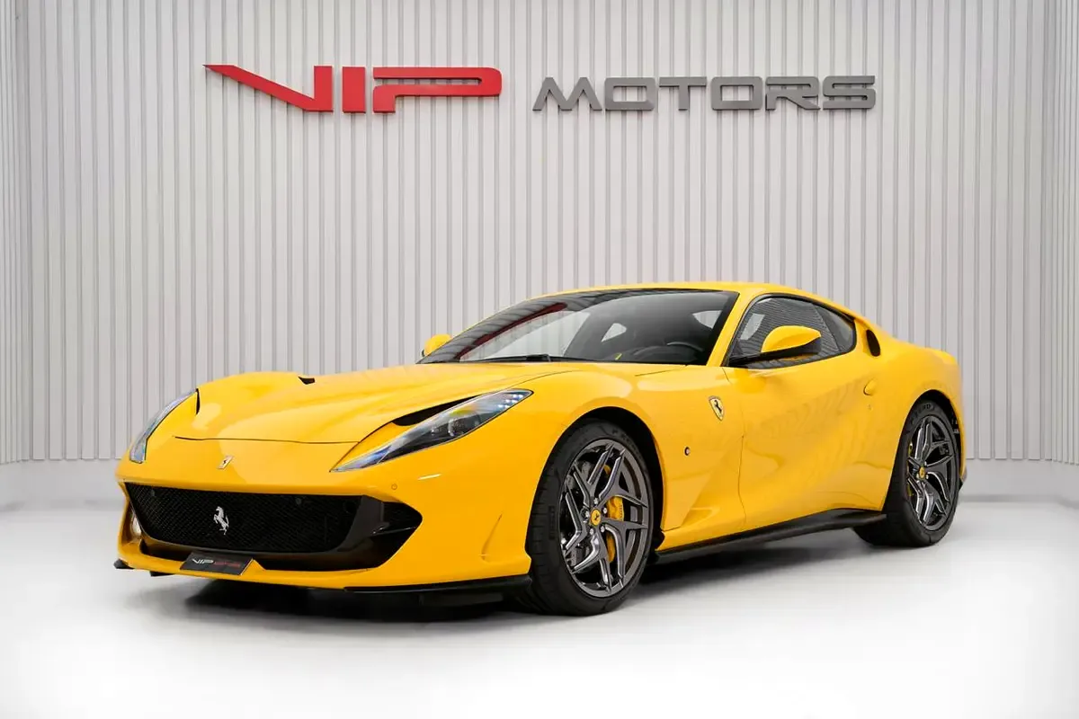 2019 Ferrari 812 Superfast angeboten von einem Fachhändler in Dubai, Vereinigte Arabische Emirate, Hauptfoto